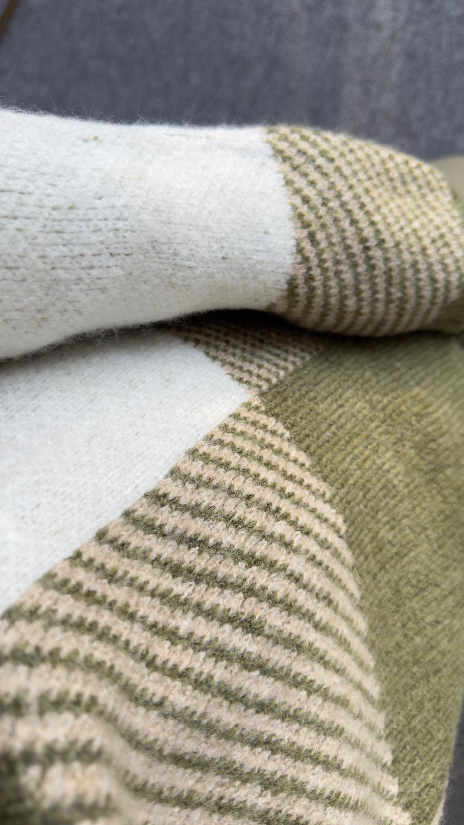 Kapüşonlu Yeşil Ekoseli Hırka