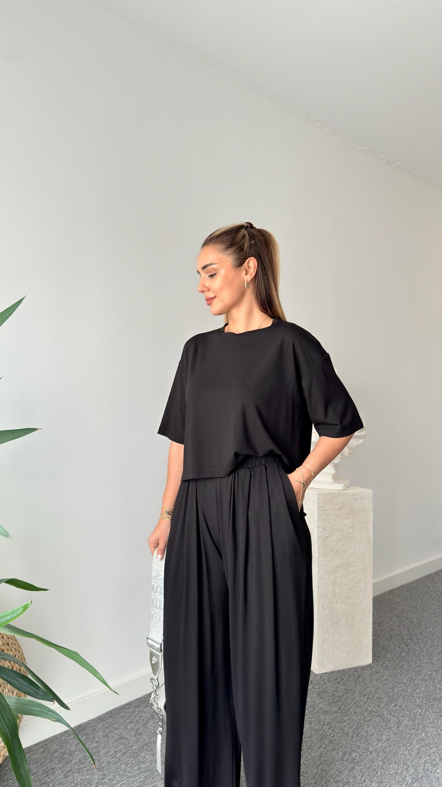 Siyah Gablit Pile Detaylı İkili Takım