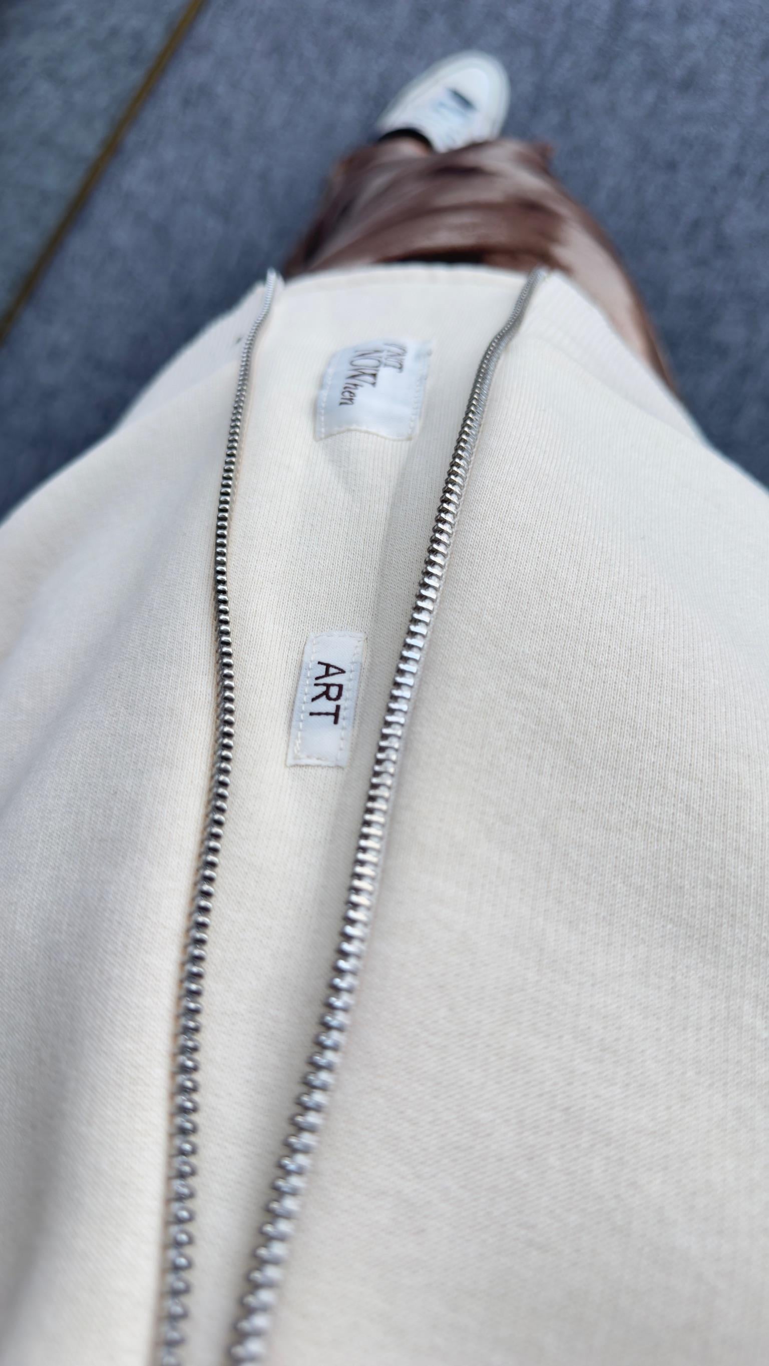 Sırtı Baskılı Yanlar Fermuarlı Bej Sweatshirt