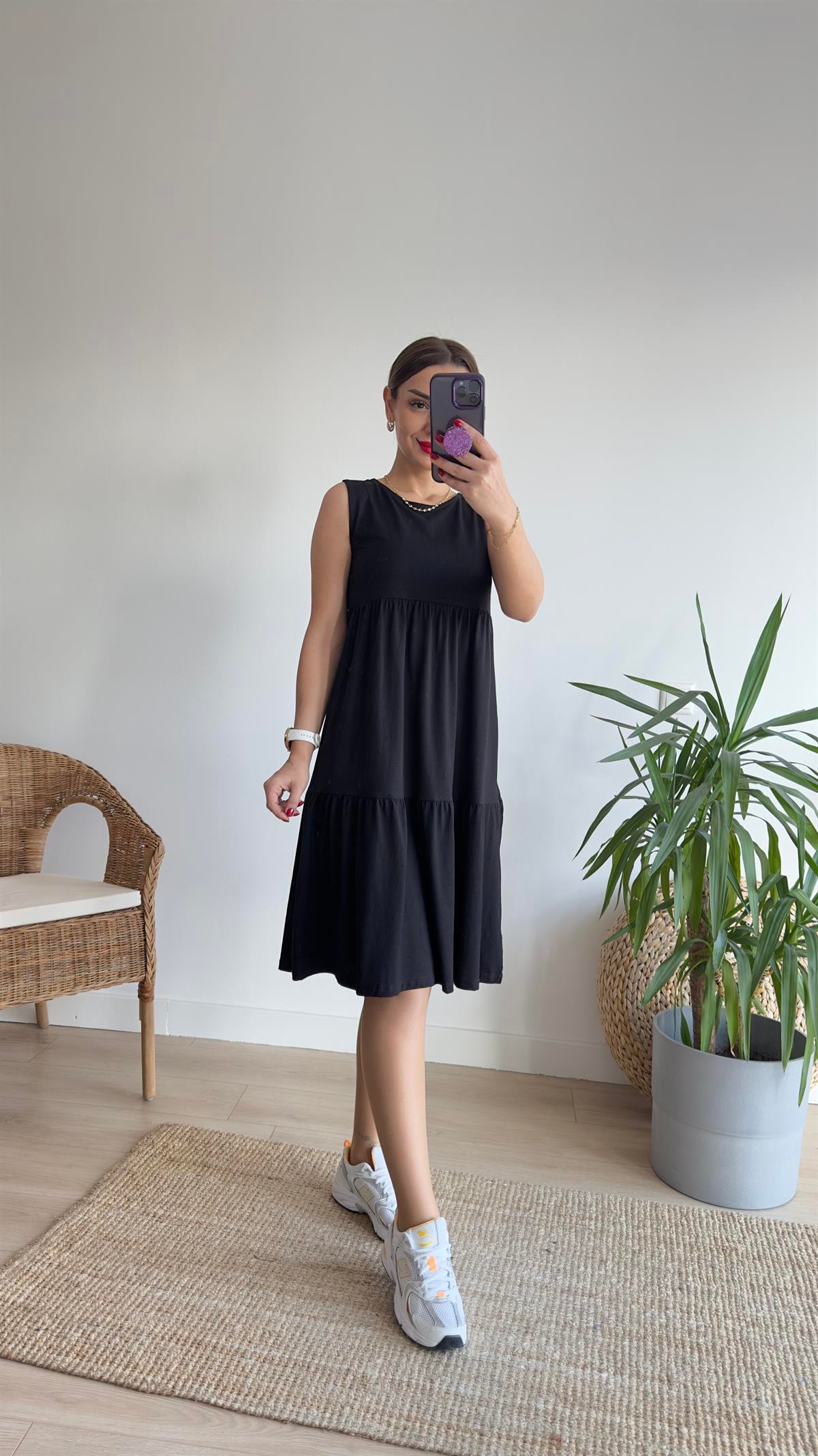 Kolsuz Siyah Volanlı Elbise