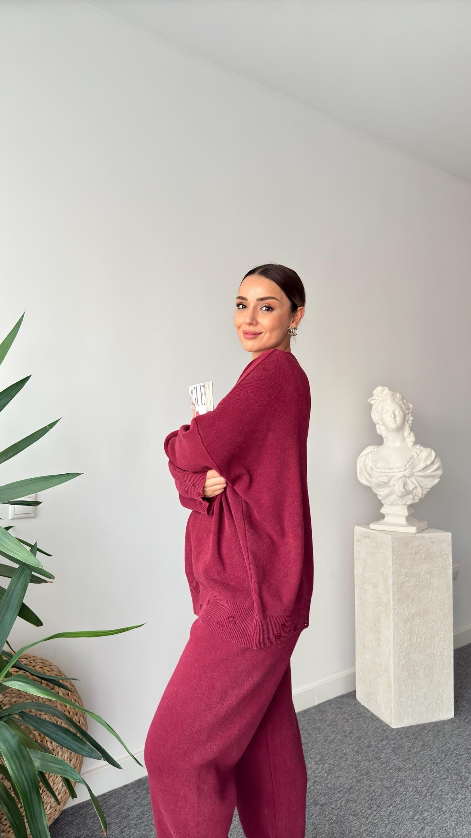 Yırtık Detaylı Yıkamalı Bordo Triko Takım