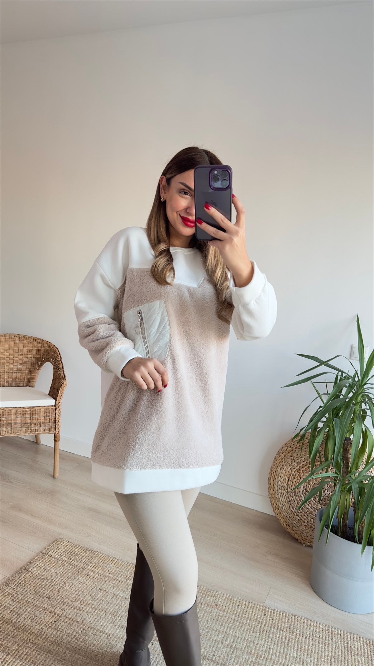 Peluş Detaylı Ekru Sweat