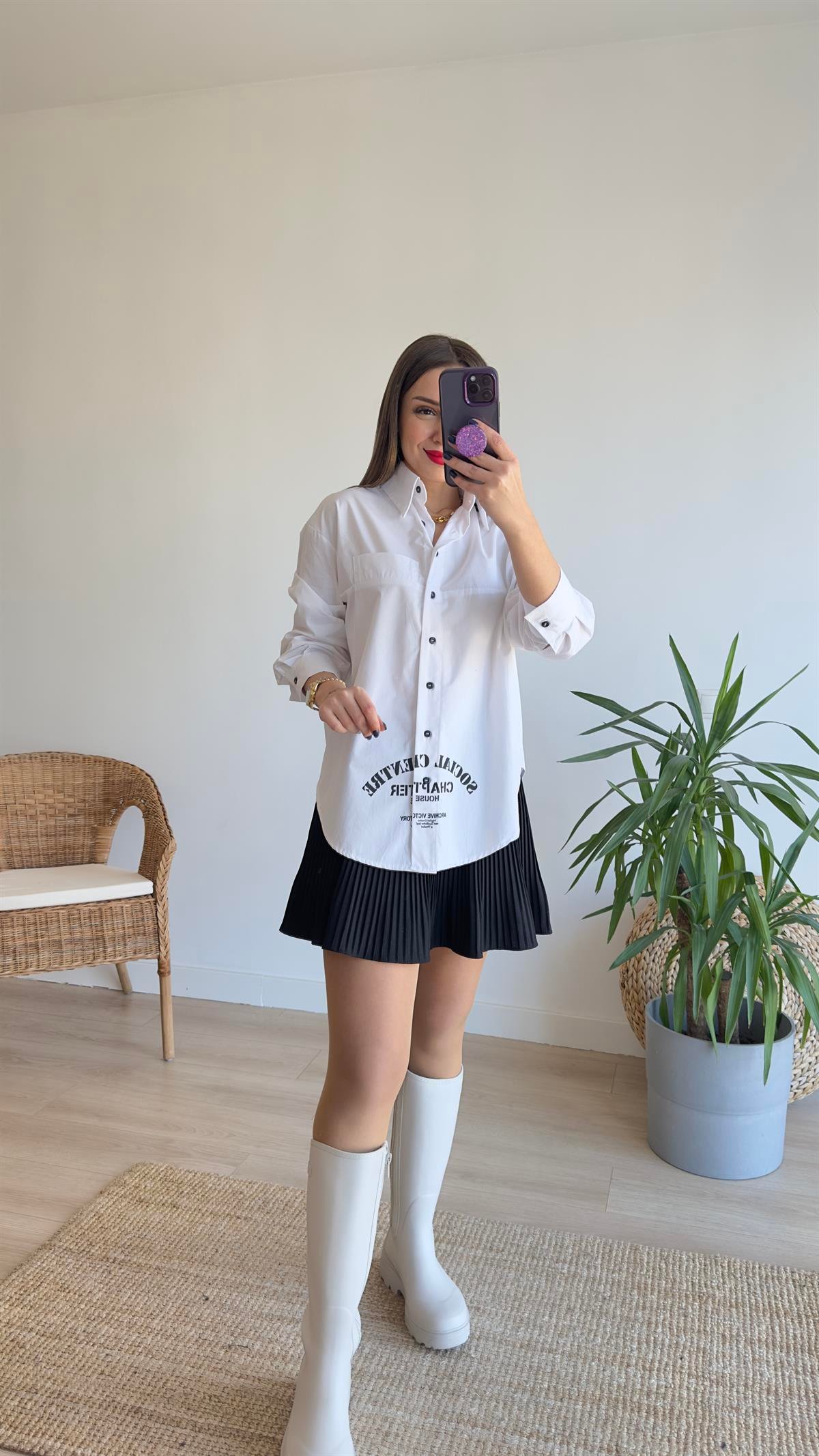 Marka Model Yazı Detaylı Beyaz Gömlek