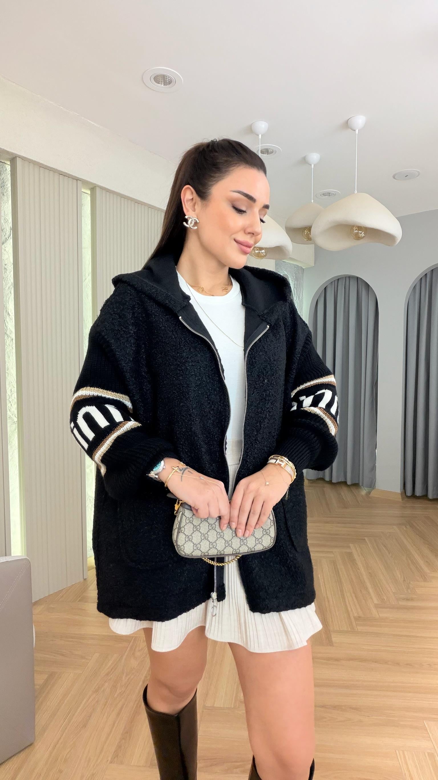 Siyah Kol Triko Detaylı Buklet Ceket