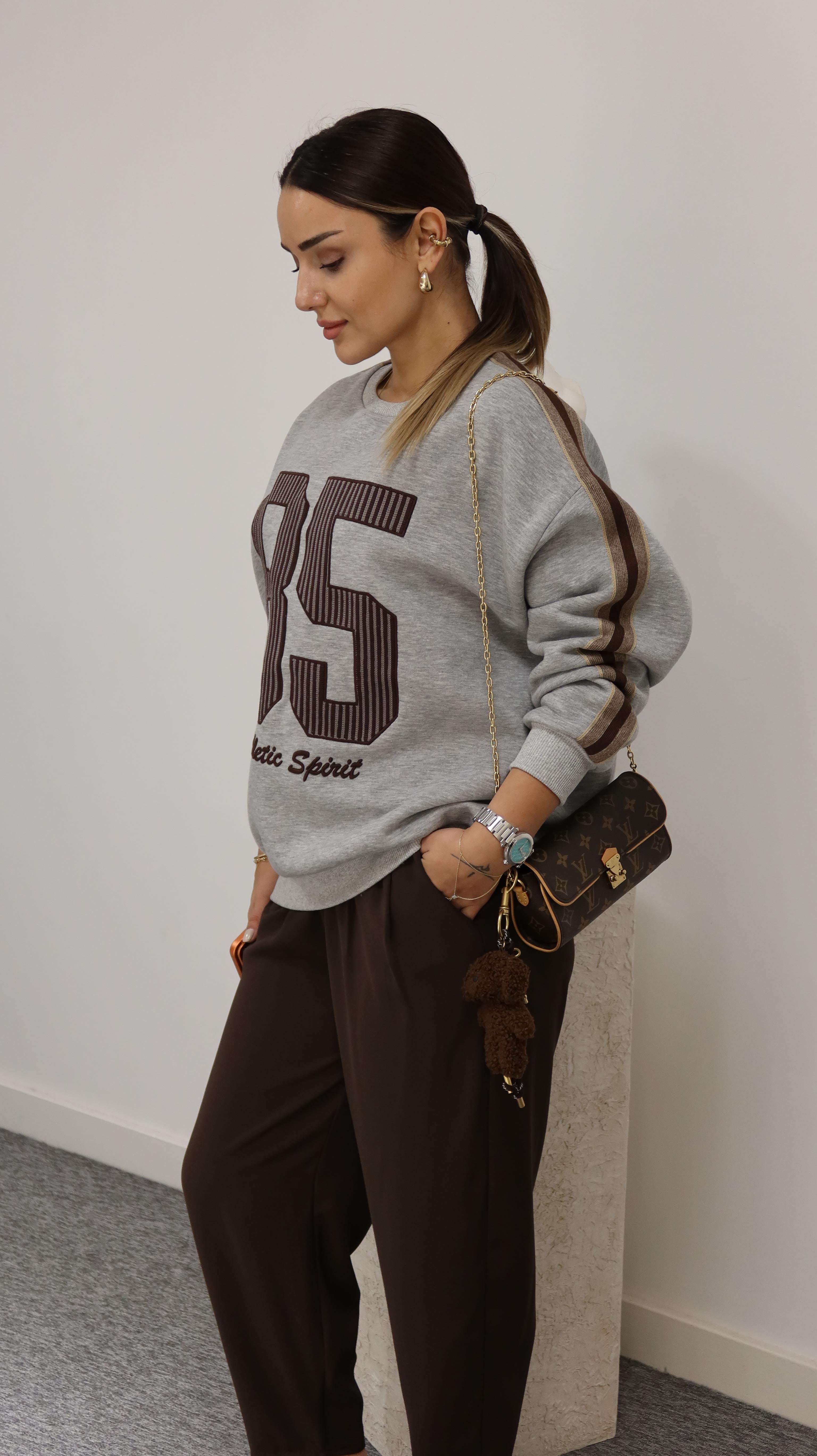 85 Yazılı Kollar Şerit Detaylı Gri Sweatshirt