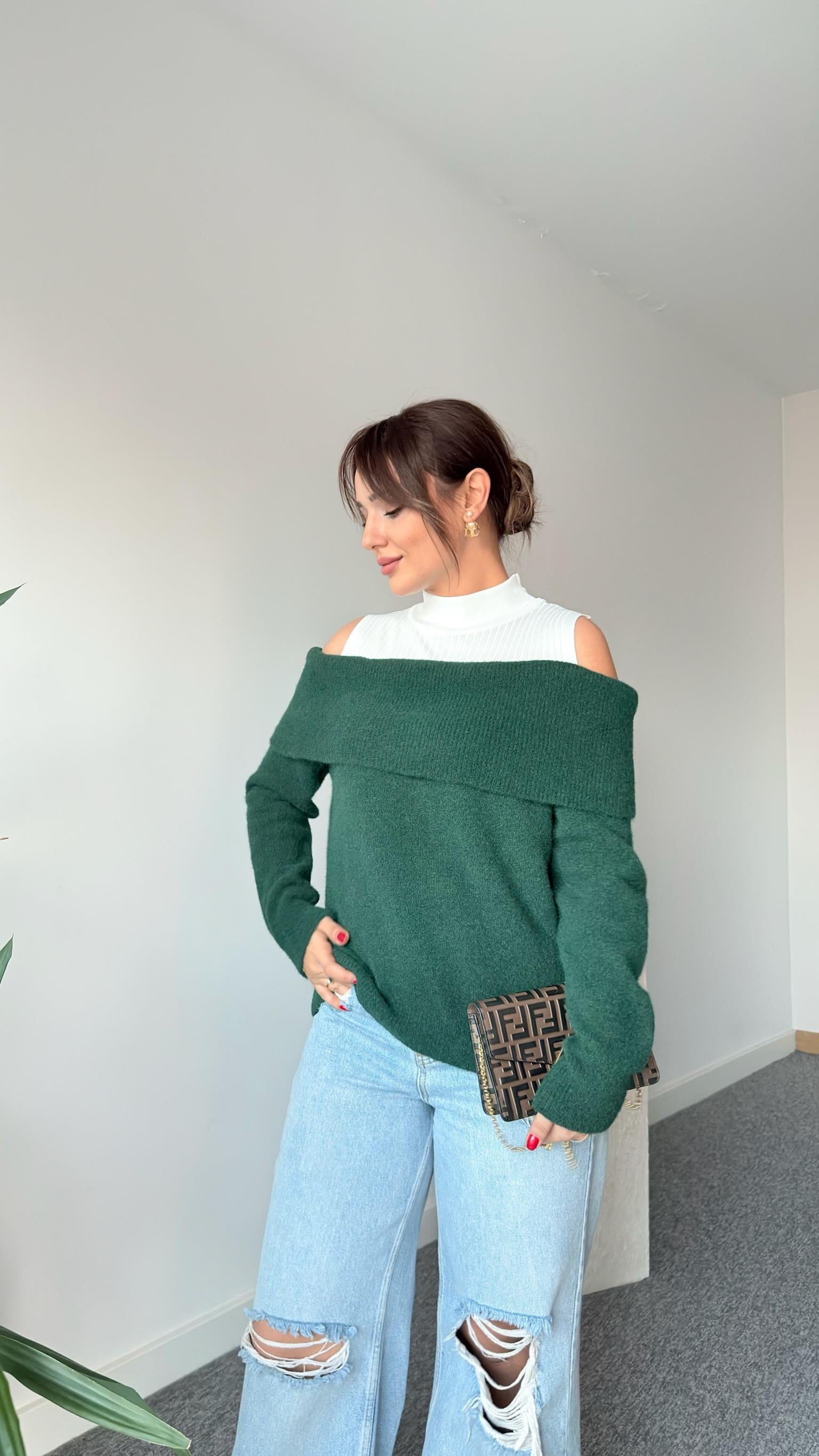 Yeşil Madonna Yaka Triko Kazak