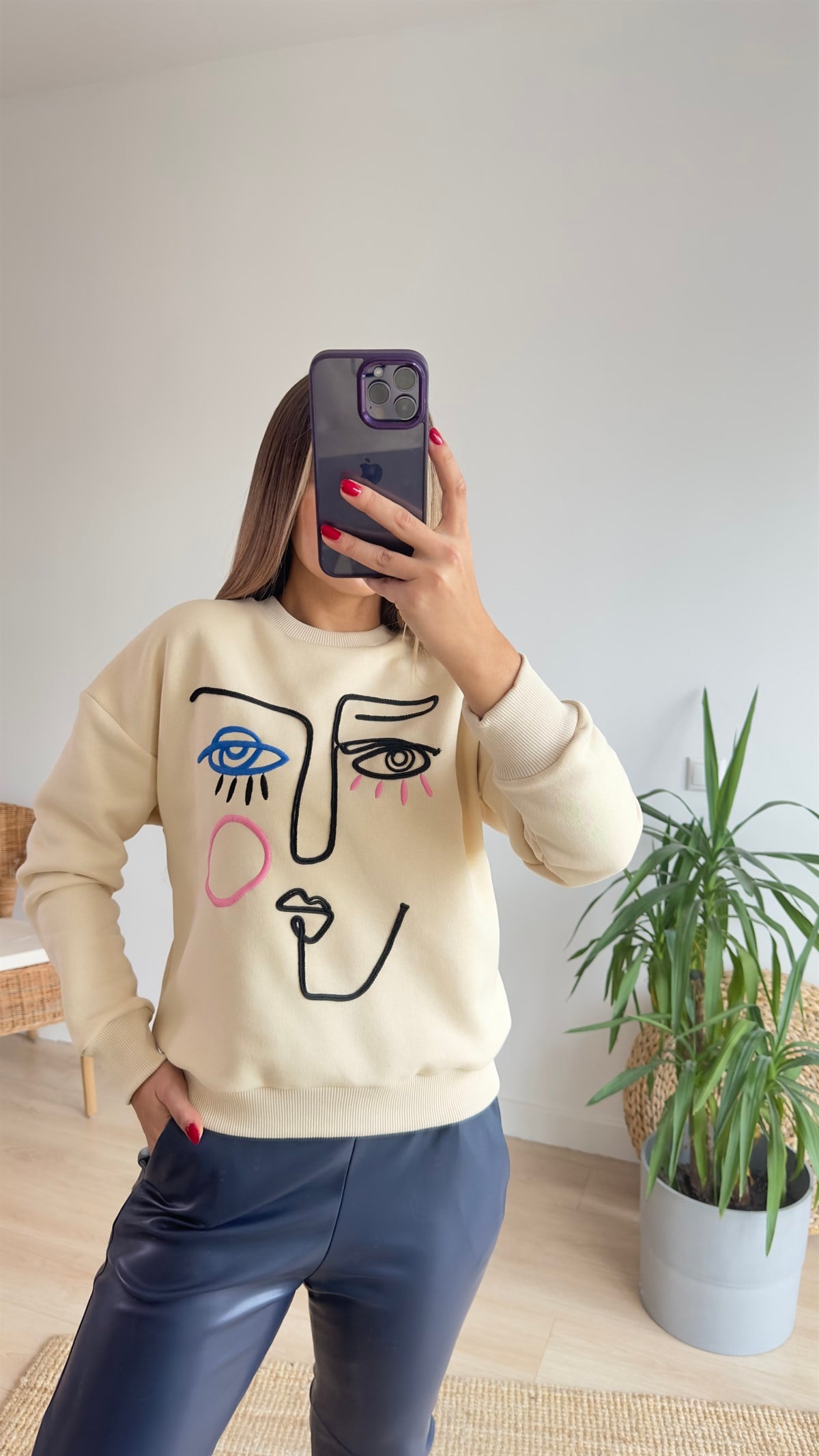 Nakış Yüz Figürlü Bej Sweat