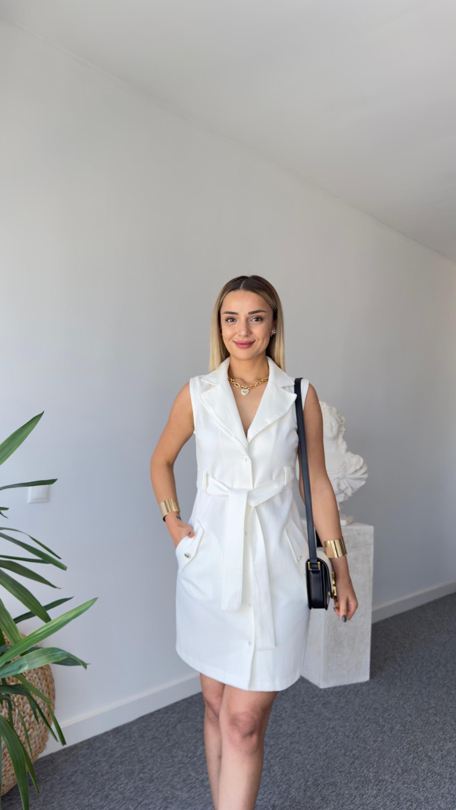 Orj Model Yakası Nakışlı Kemerli Elbise