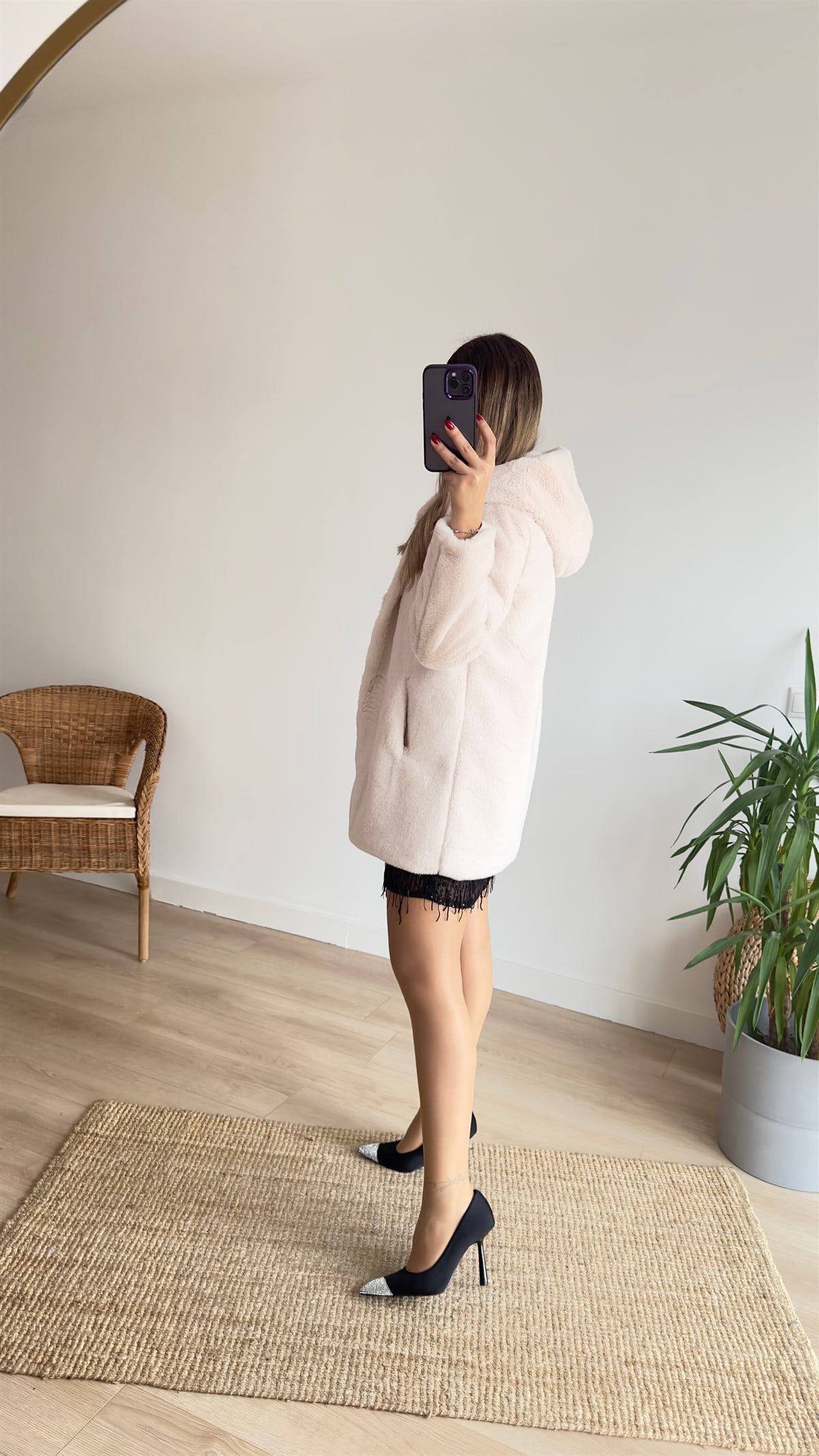 Kapüşonlu Ekru Peluş Mont