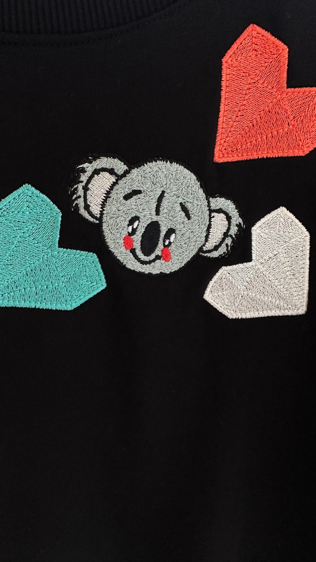 Kalp İşlemeli Siyah Sweatshirt