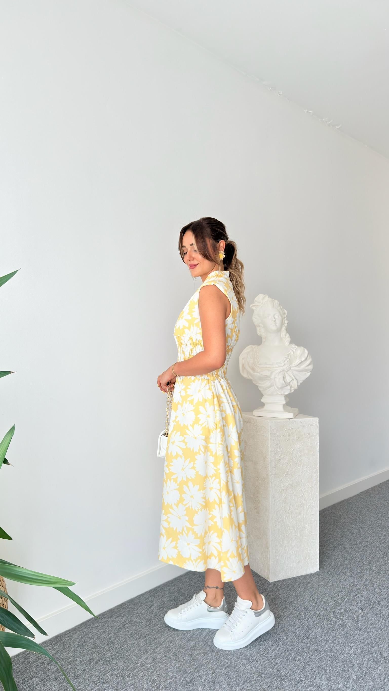 Sarı Belden Gipe Detaylı Çiçek Desenli Elbise 