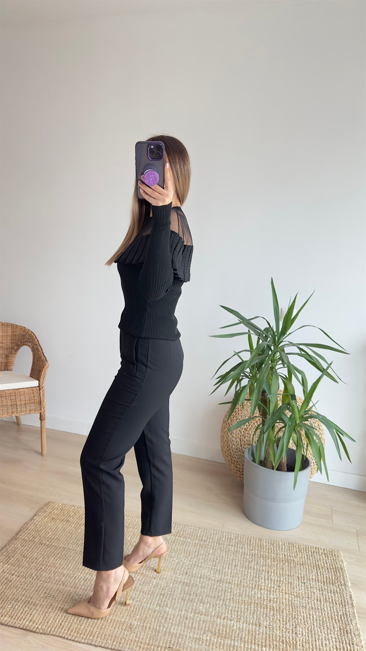 Yakası Tül Detaylı Siyah Triko