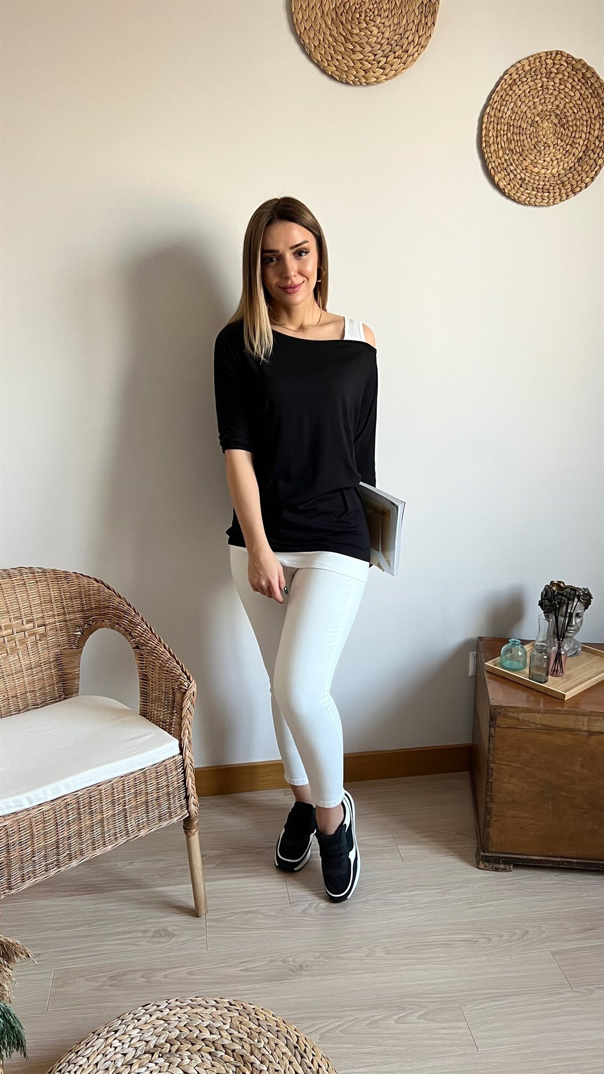 Omuz Detaylı Siyah Bluz 