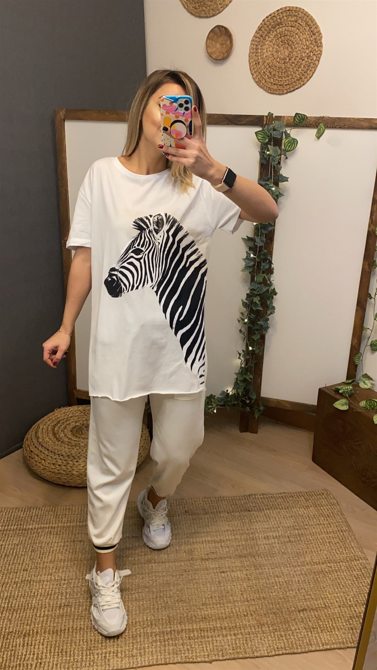 Yanları Yırtmaçlı Beyaz Zebra Tshirt