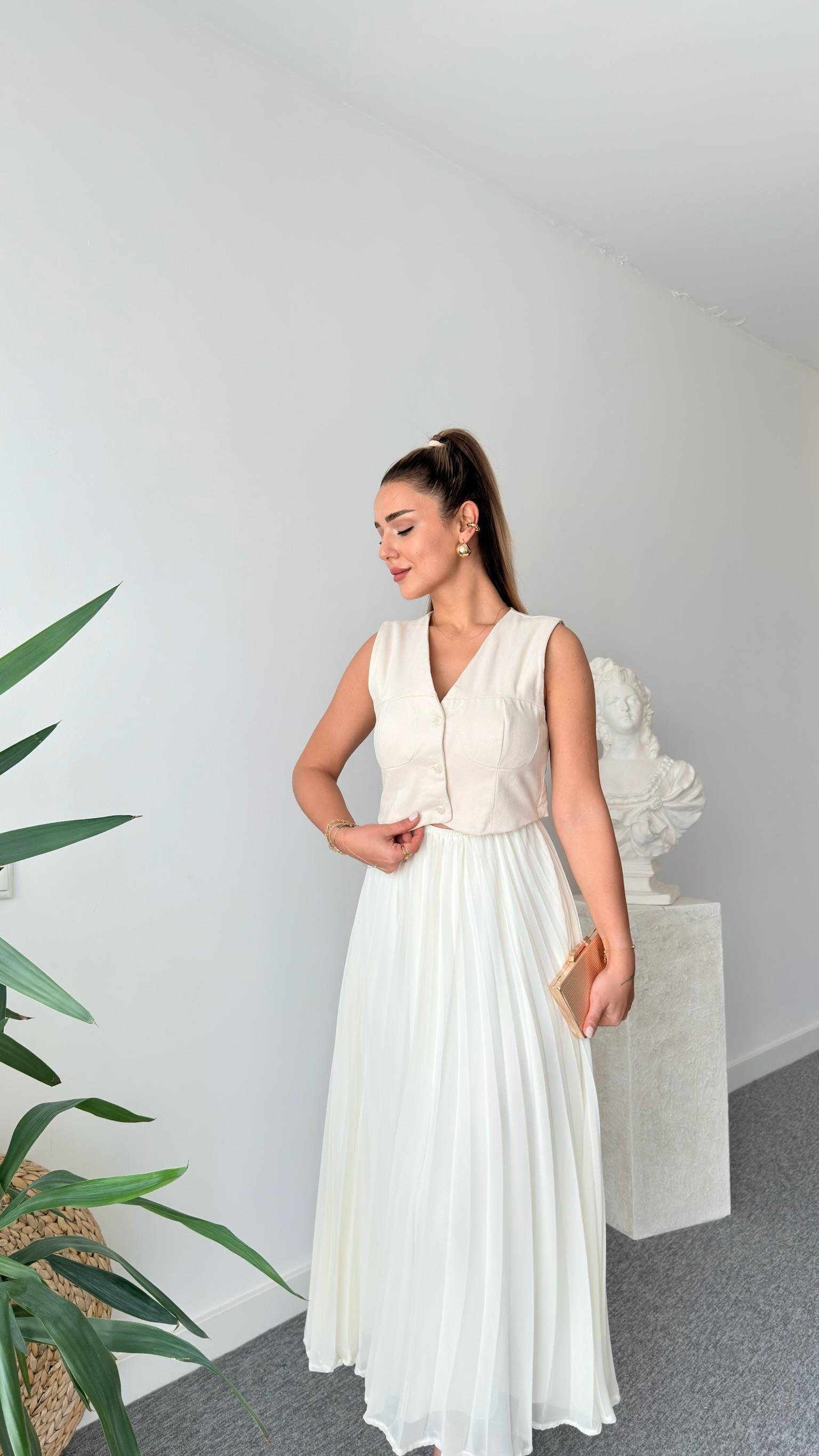 Marka Model Yelek Detaylı Pileli Krem Elbise 