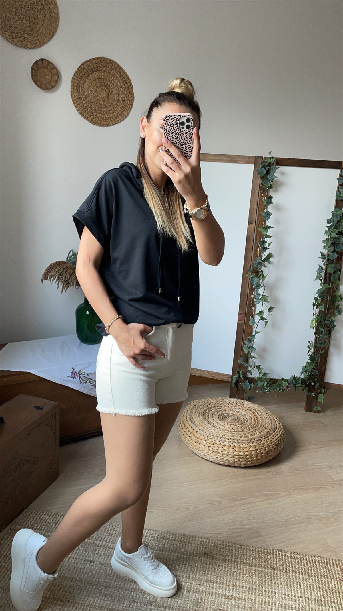 Kapüşonlu Kısa Kol Siyah Sweatshirt