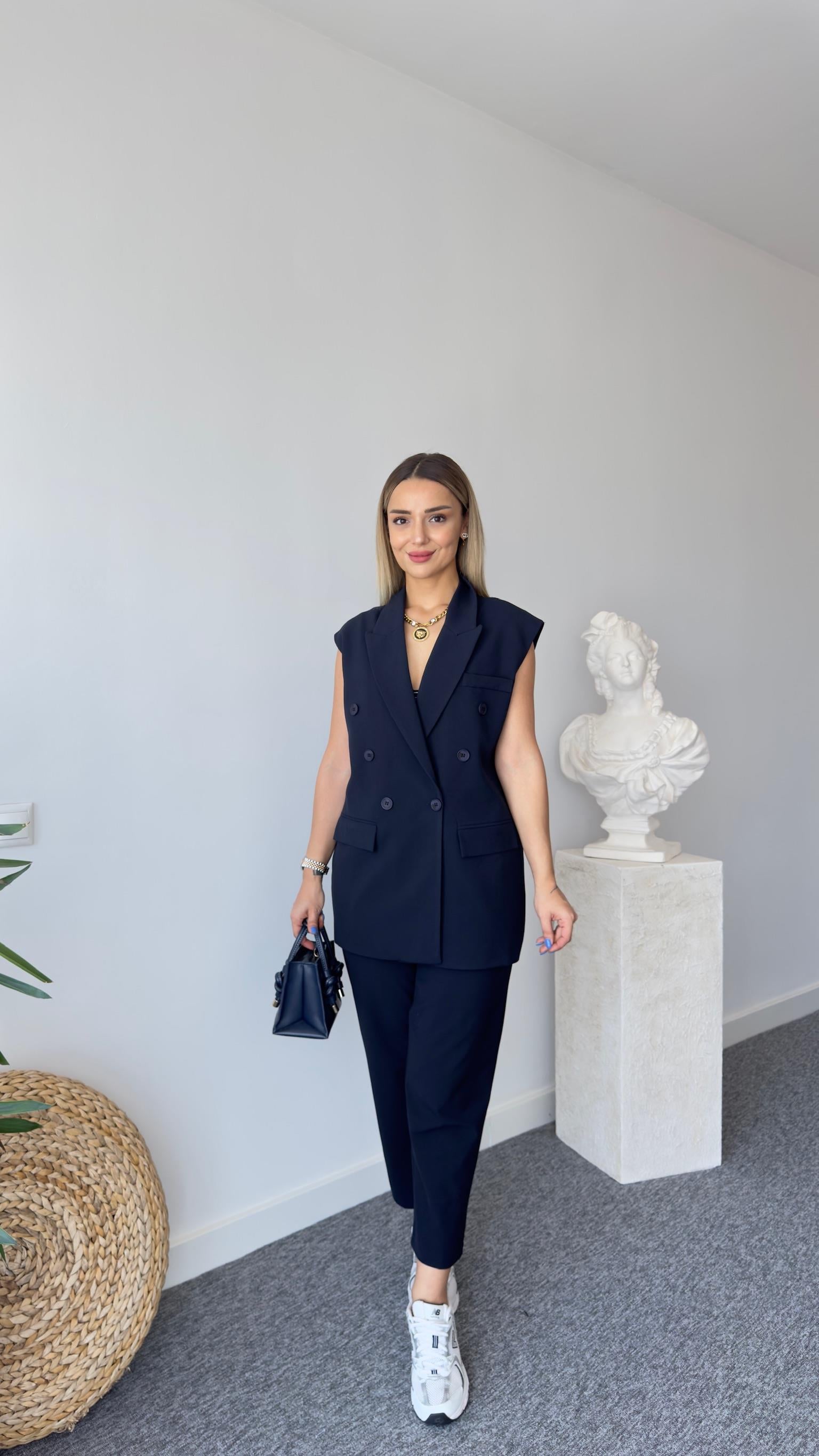 Ena Lacivert Yelekli Takım