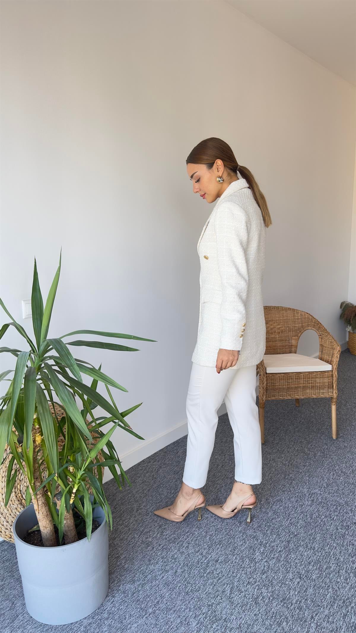 Gold Düğme Ekru Tüvit Blazer Ceket