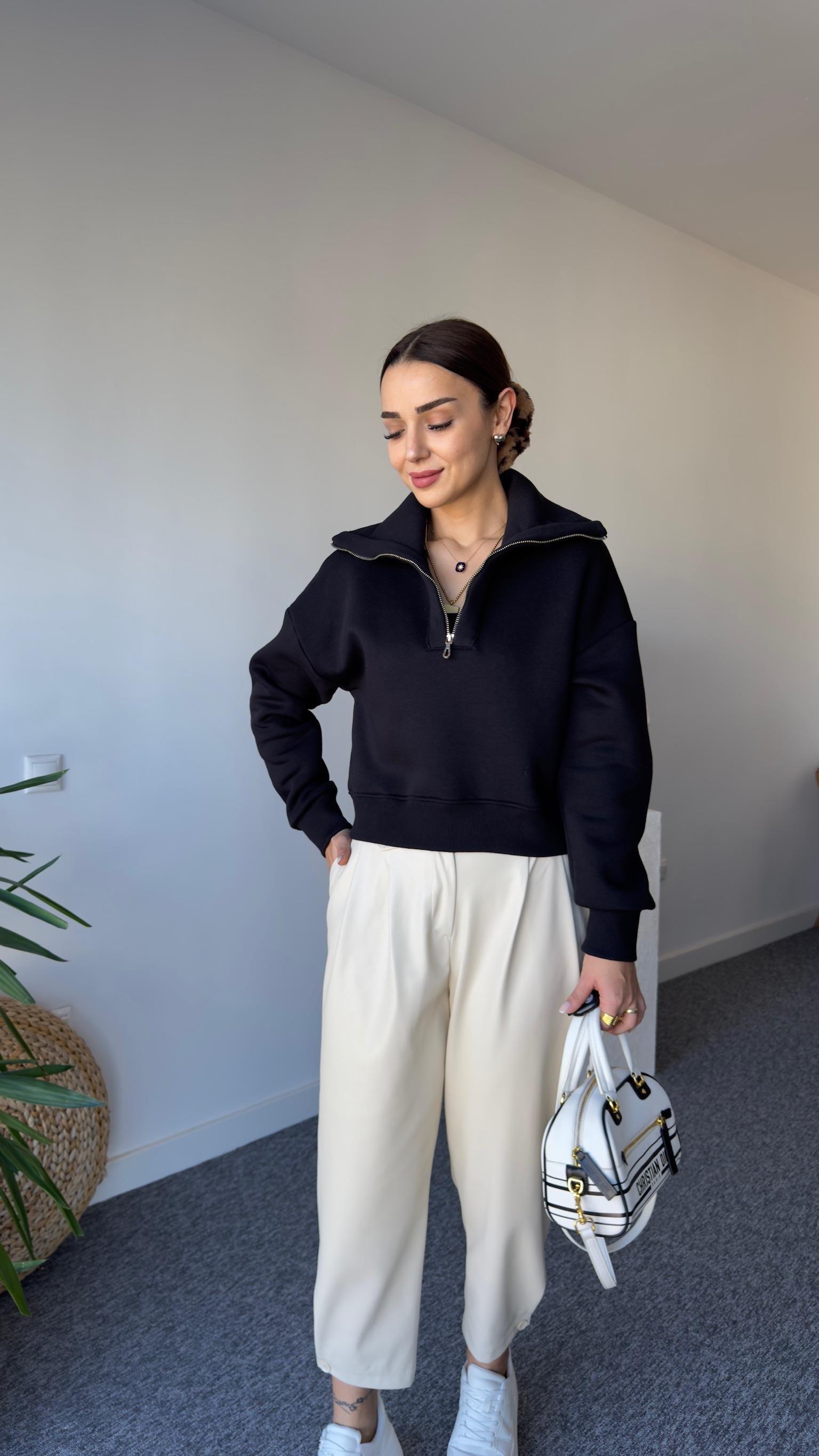 Dik Yaka Siyah Fermuarlı Sweat
