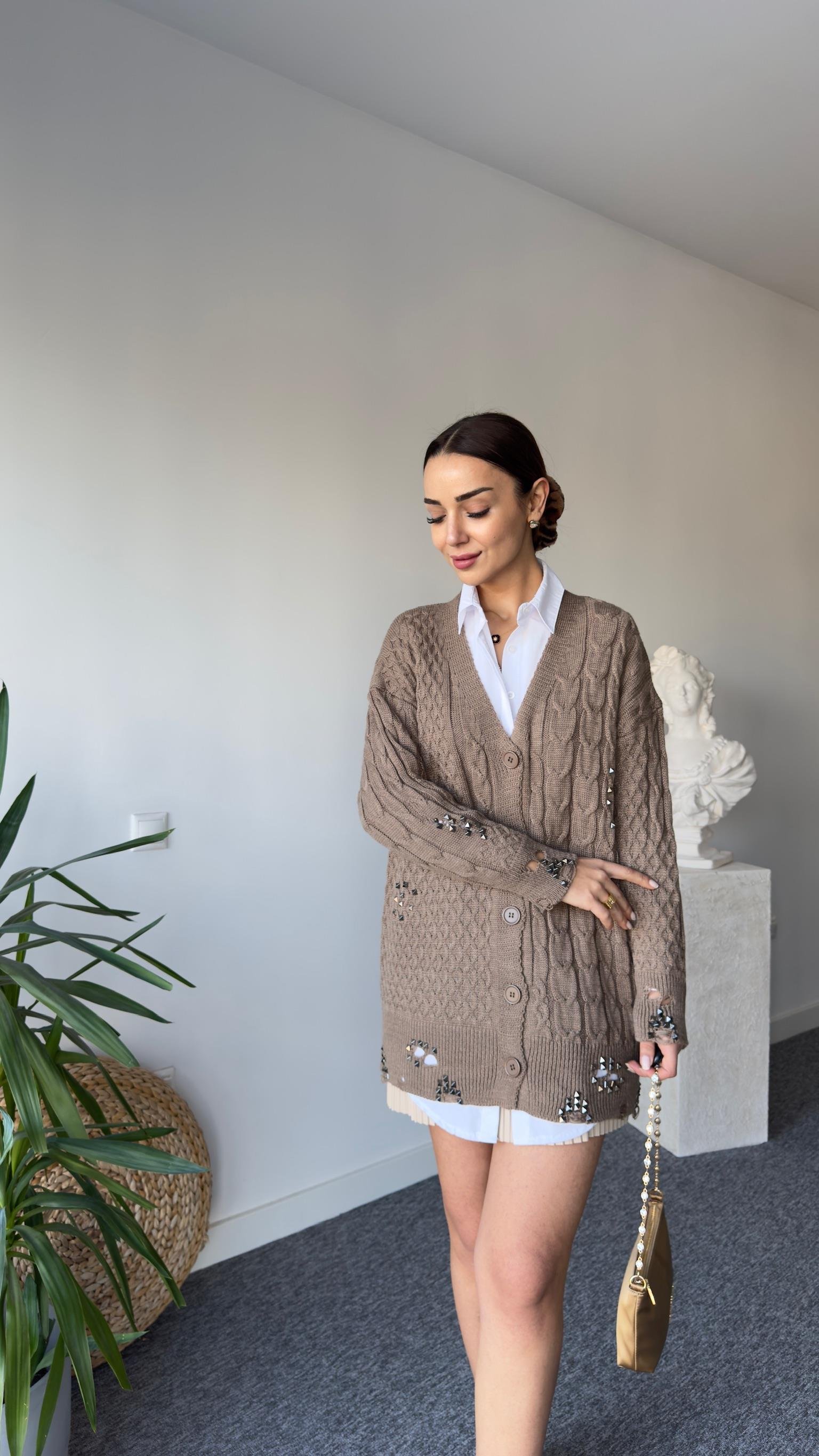 Marka Model Zımbalı Triko Hırka