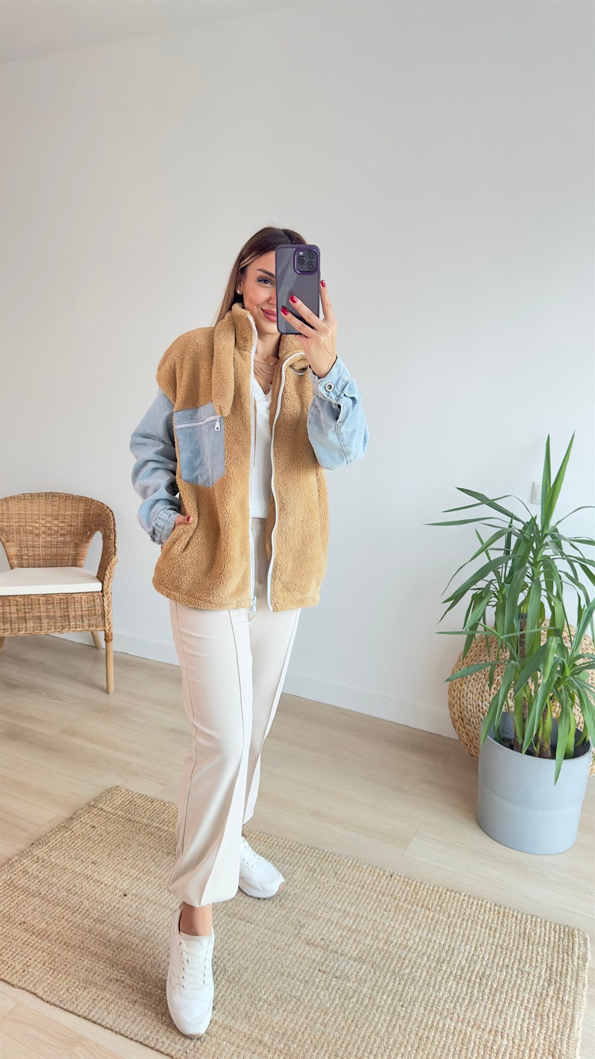 Kolları Kot Detaylı Bej Peluş Mont