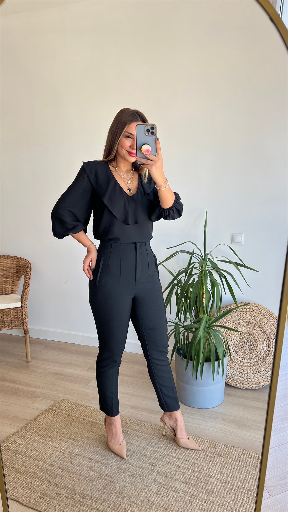 V Yaka Siyah Şifon Bluz 