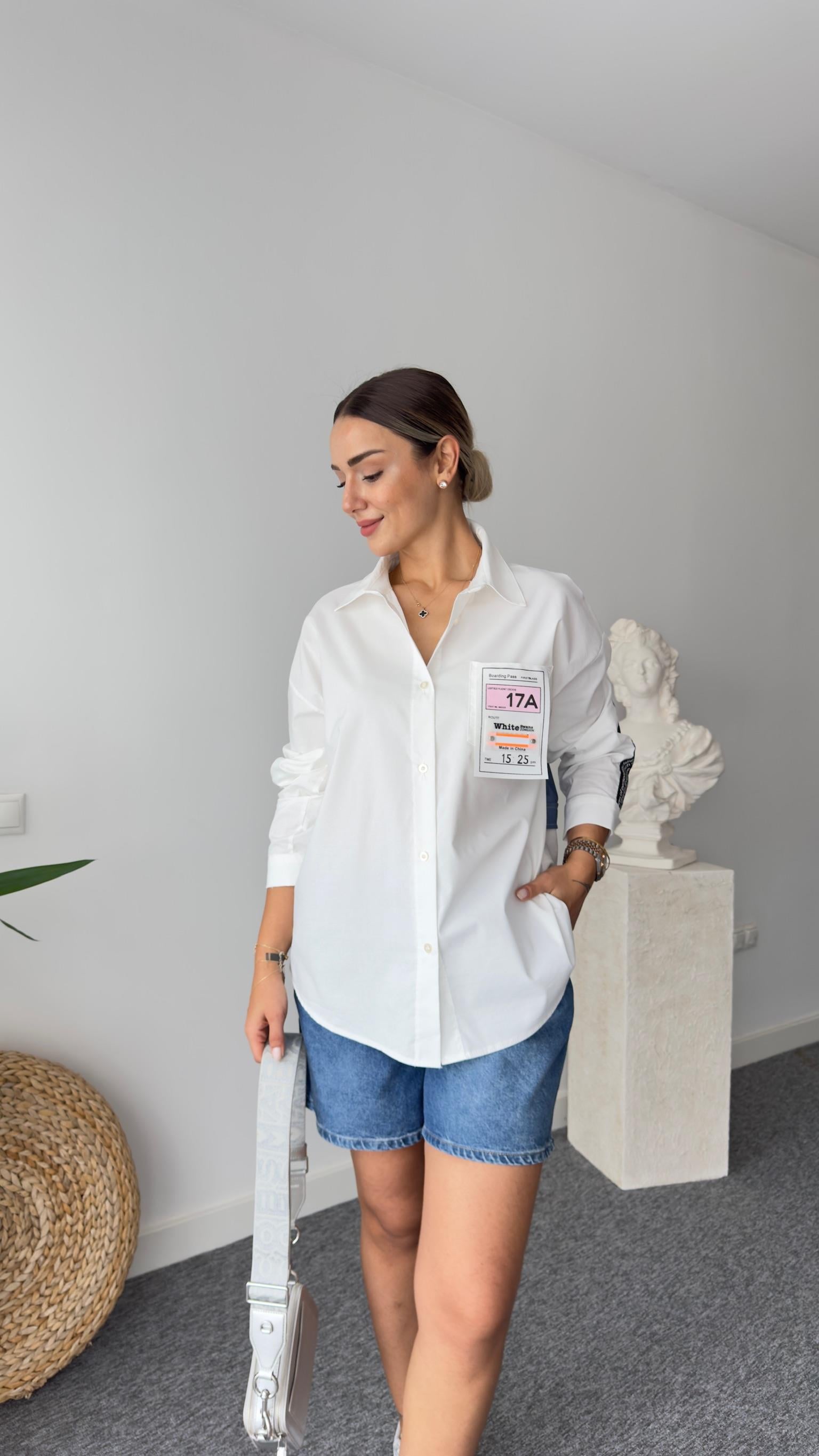 Randy Etiket Ve Sırt Detaylı Beyaz Gömlek