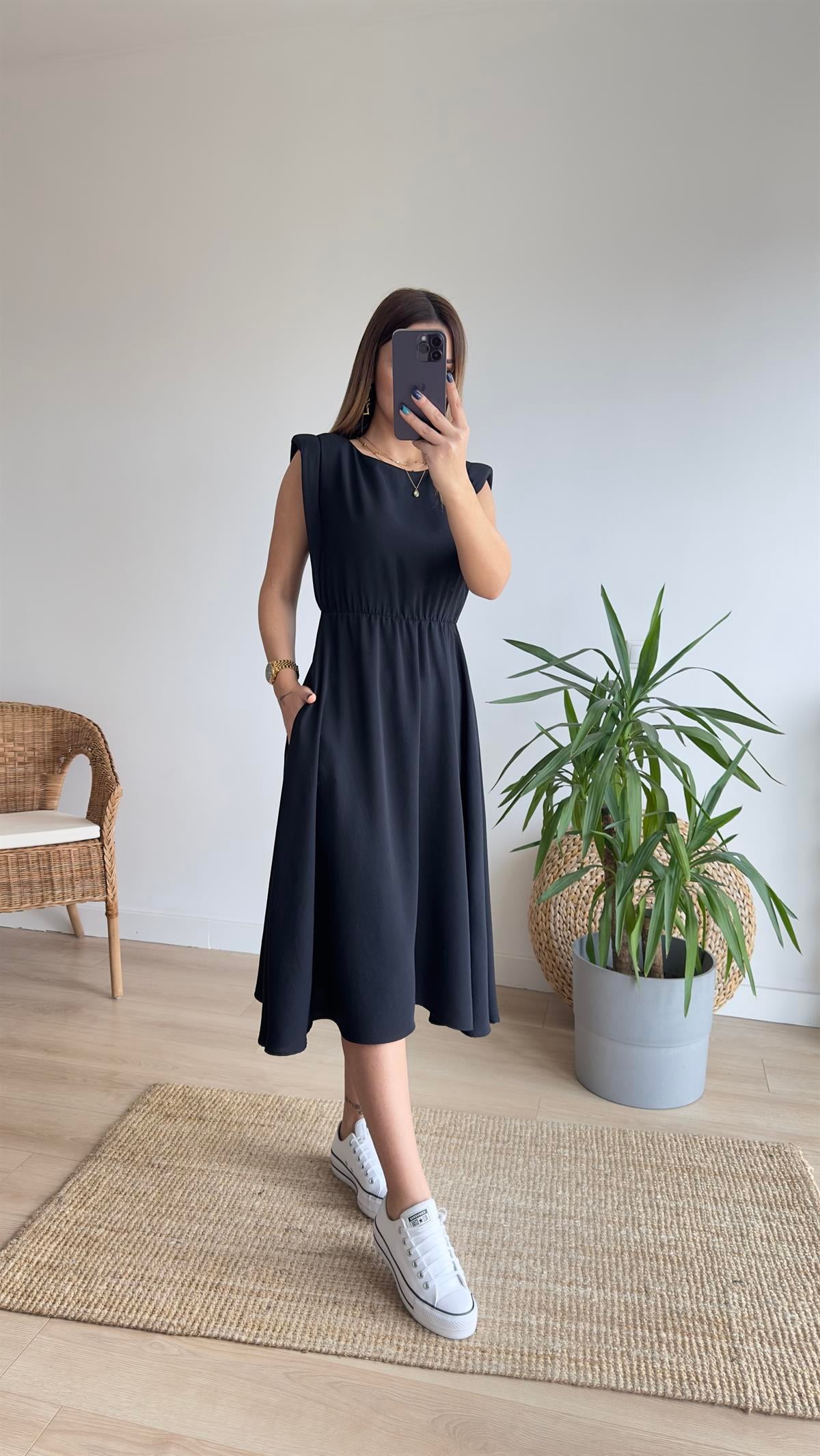 Beli Lastikli Vatkalı Siyah Basic Elbise 