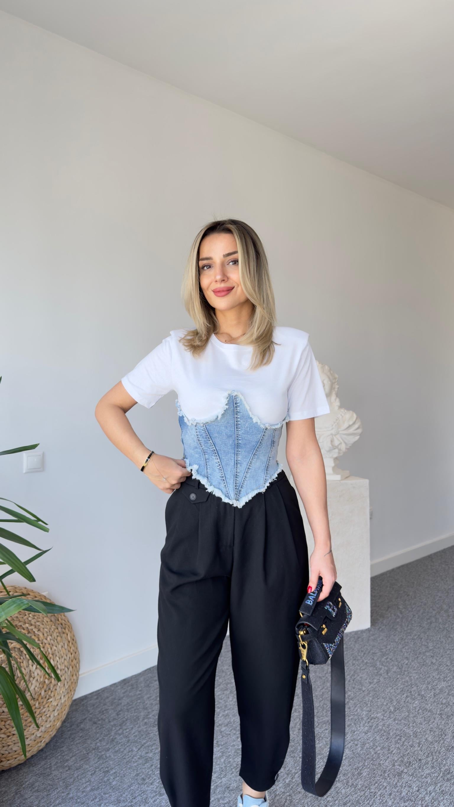 Sone Kot Detaylı Beyaz Tshirt