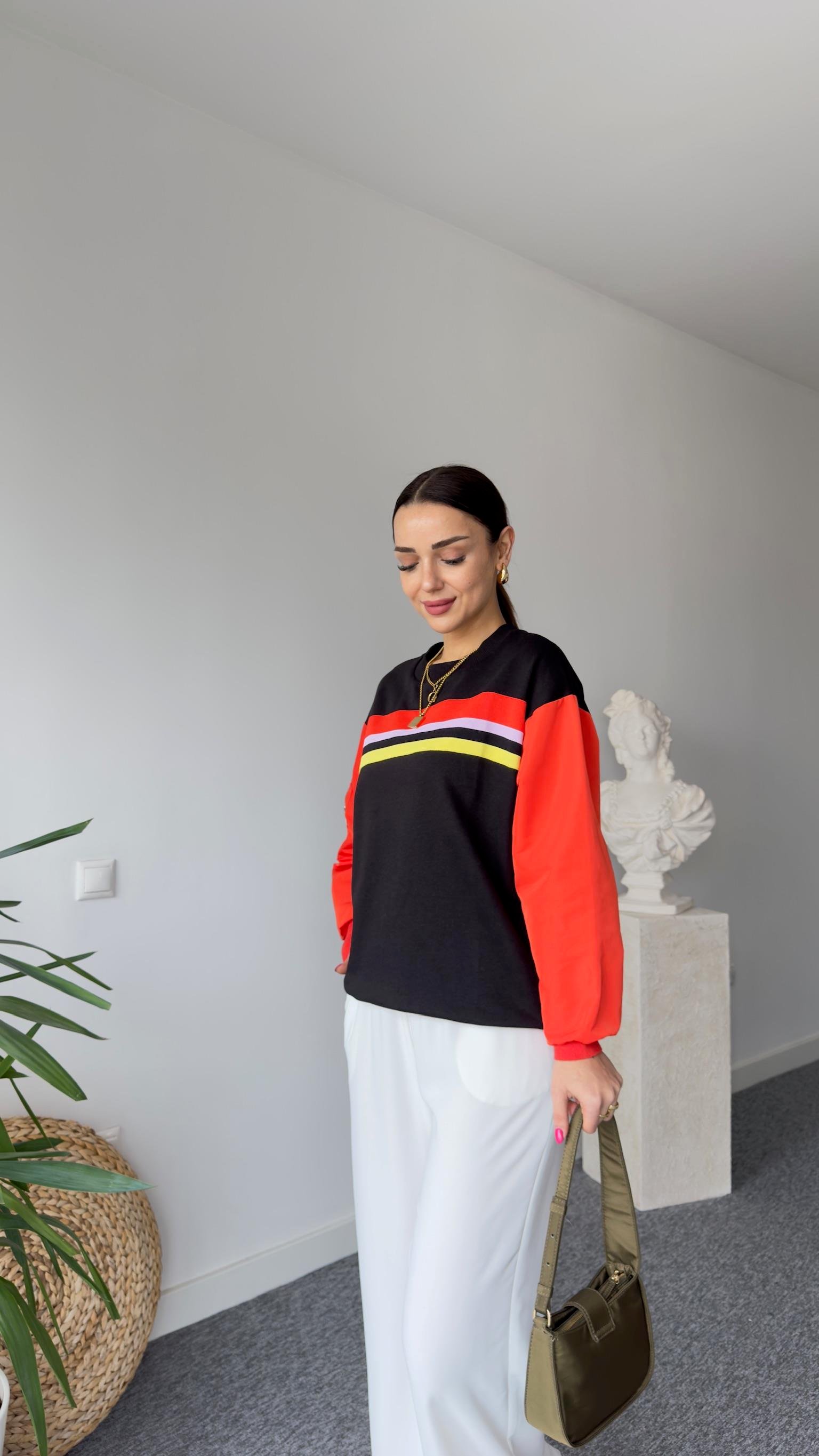 Kolu Kırmızı Paraşüt Detay Siyah Sweatshirt