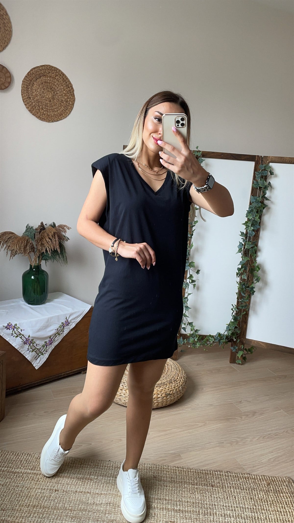 Vatkalı V Yaka Siyah Basic Elbise