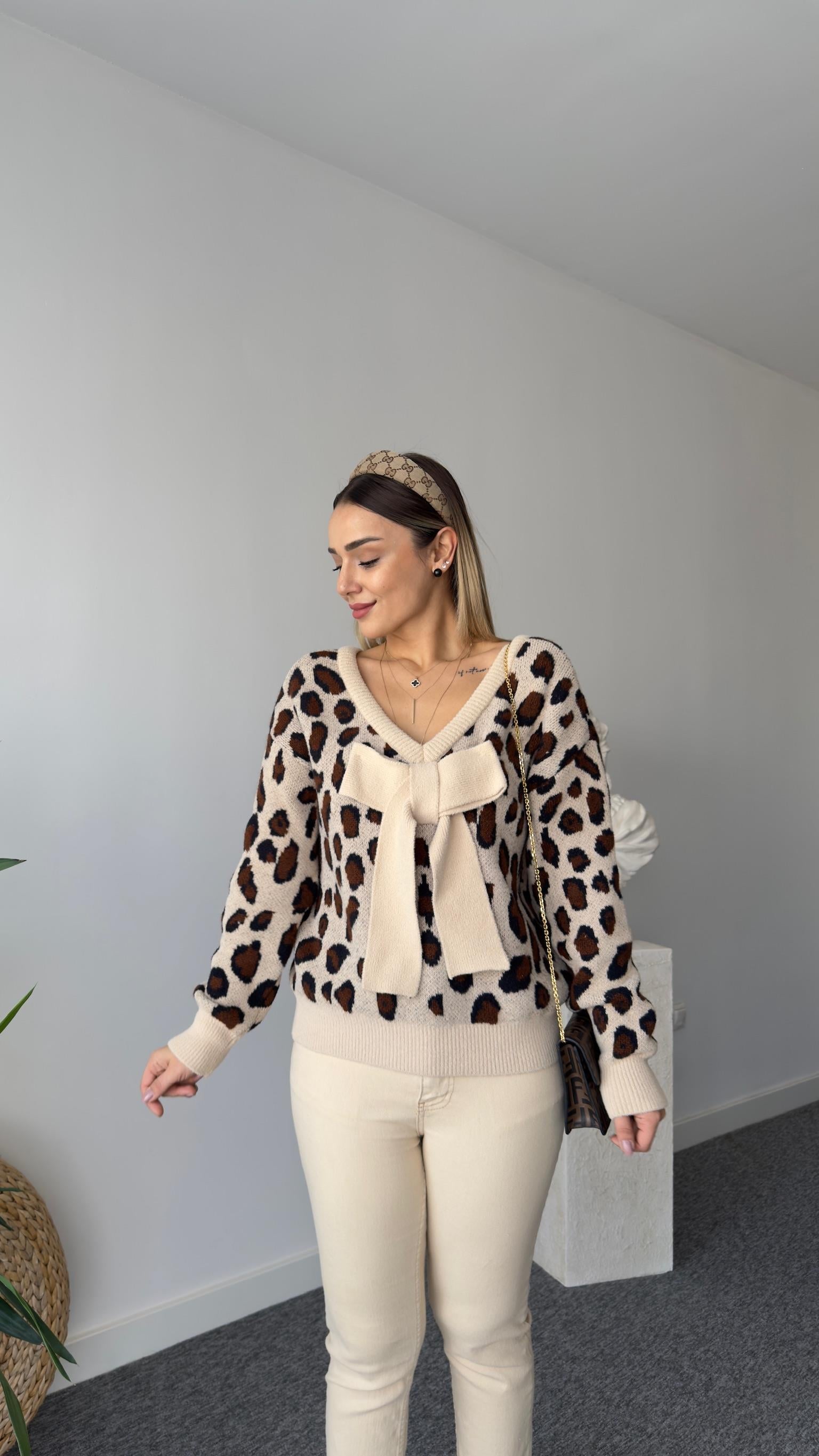 Fiyonk Detaylı Soft Doku Leopar Kazak