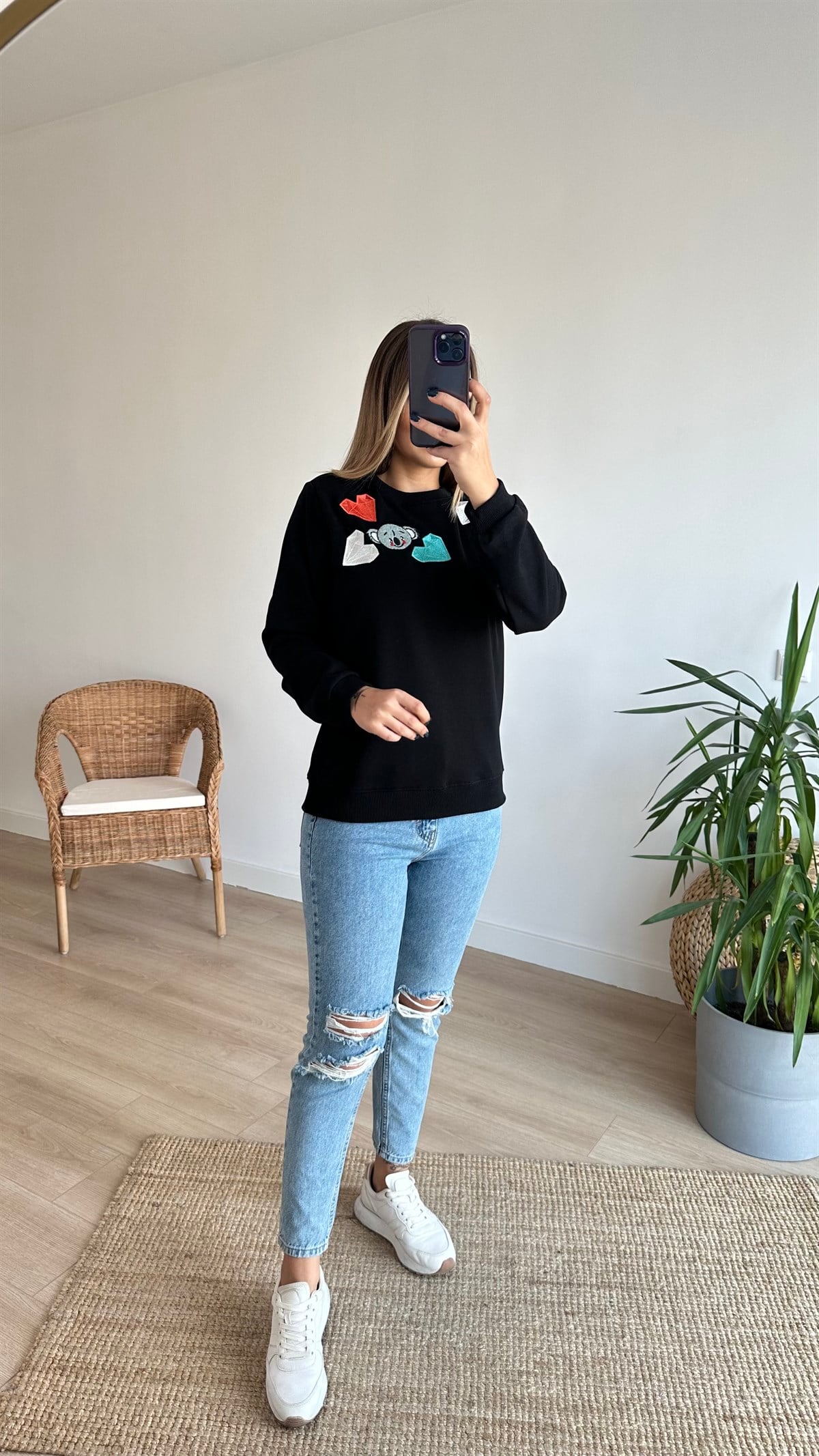 Kalp İşlemeli Siyah Sweatshirt