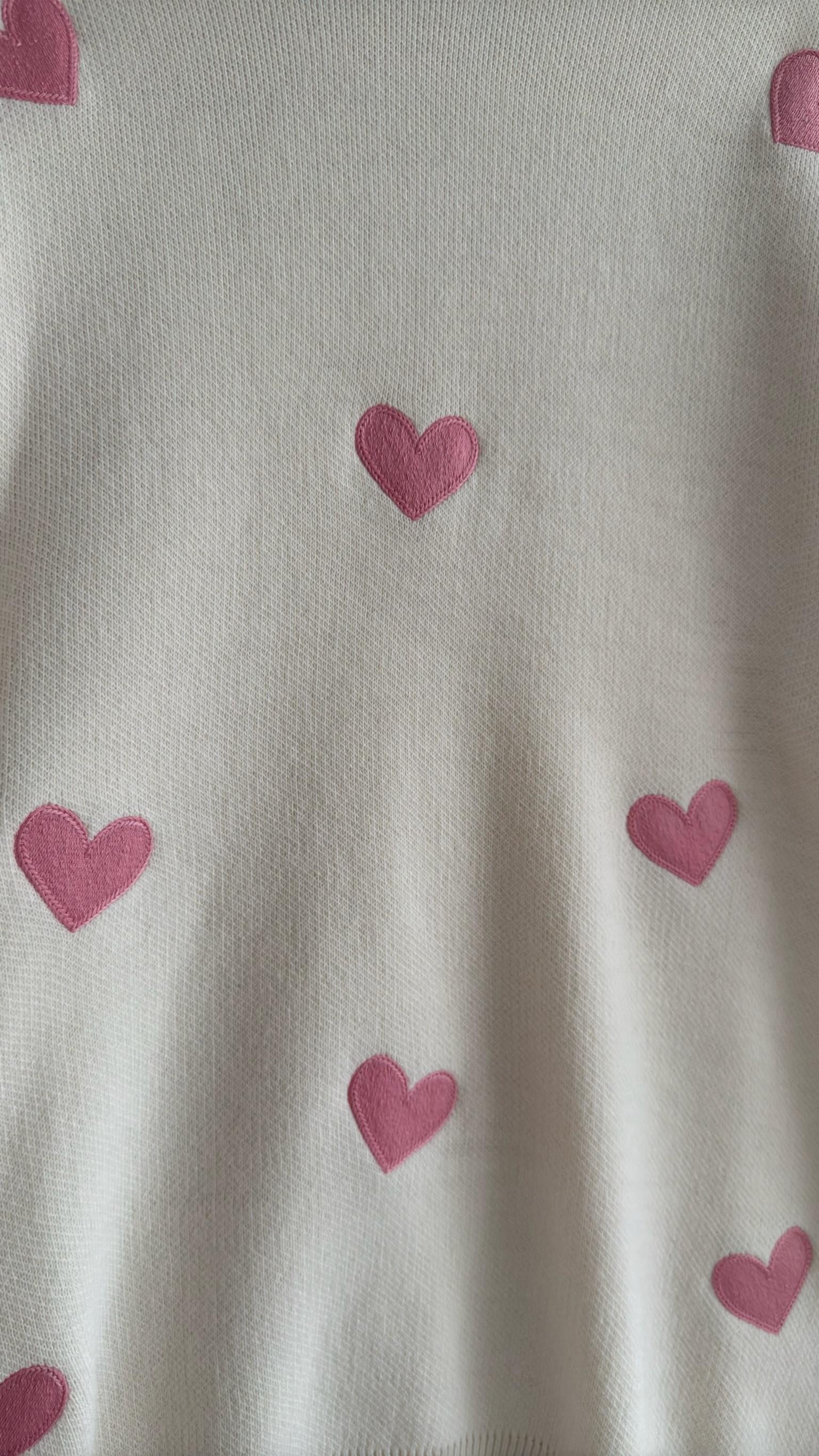 Pembe Kalp Nakışlı Ekru Kazak