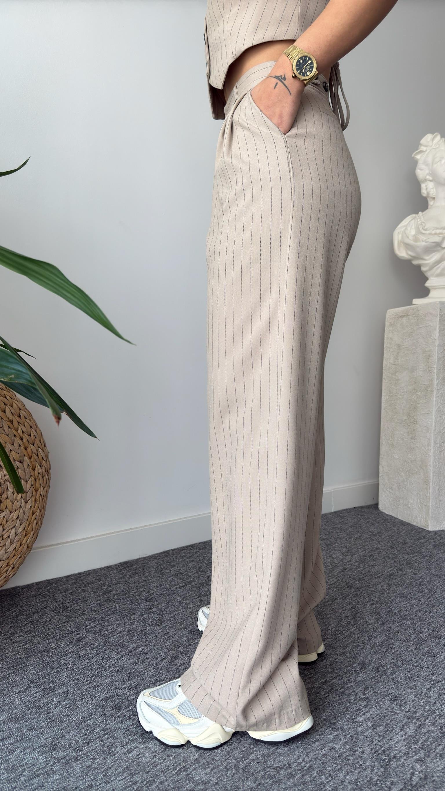 Hues Çizgili Bel Detaylı Bej Pantolon