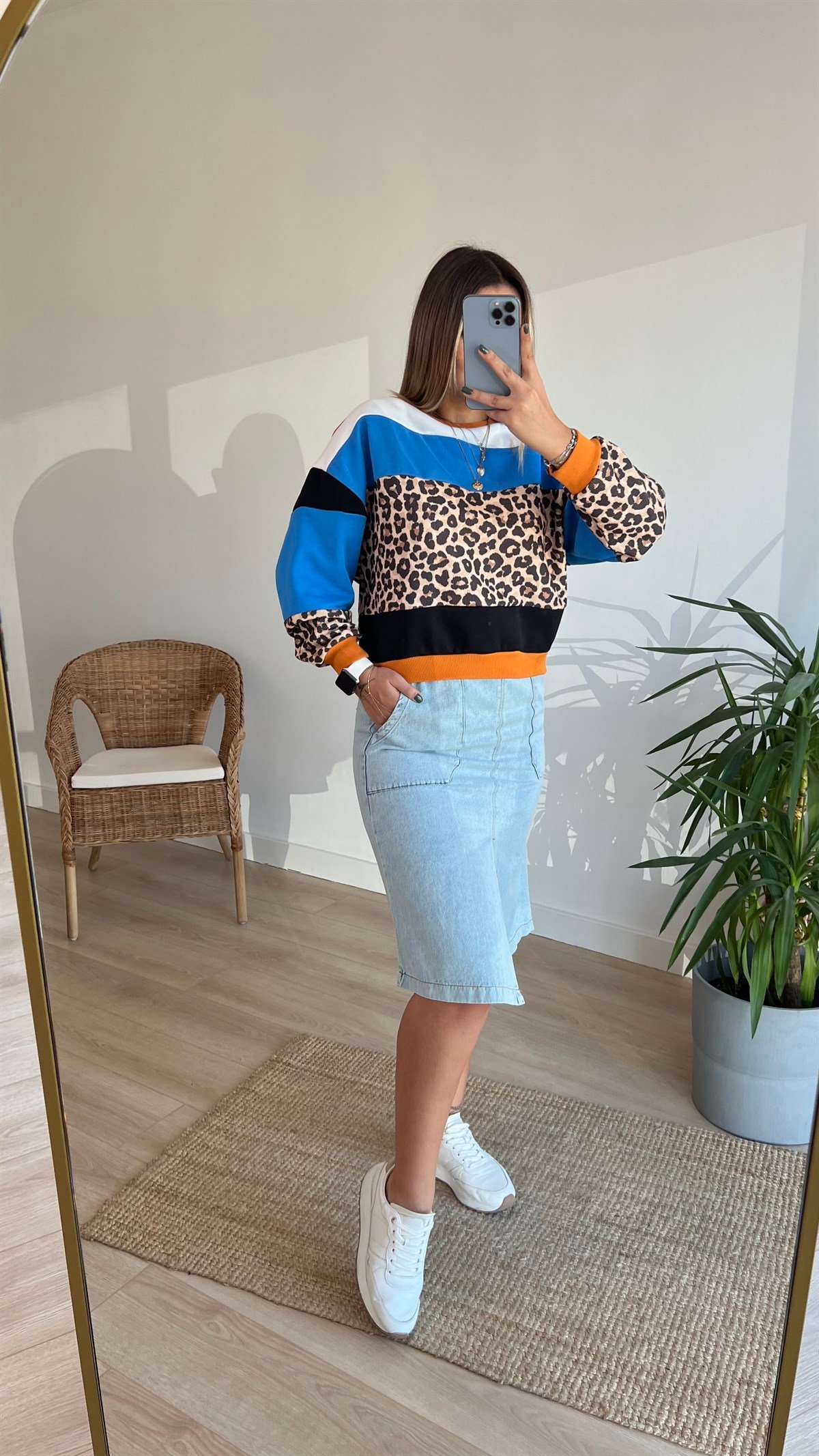 Mavi Şerit Detaylı Leopar Sweat