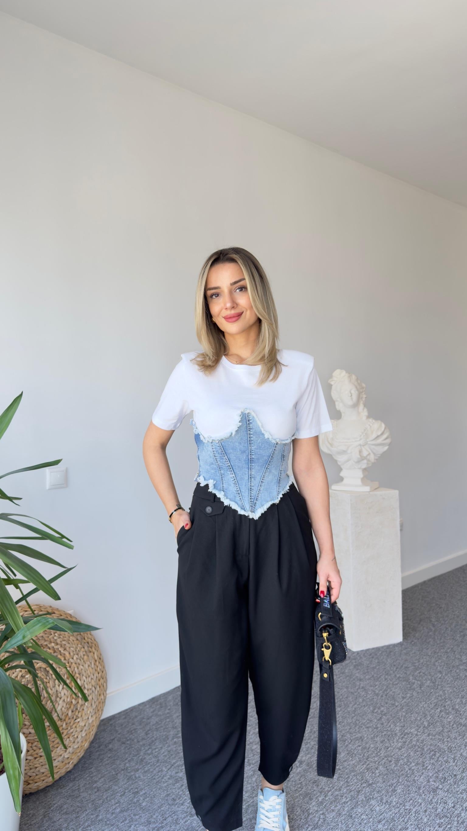 Sone Kot Detaylı Beyaz Tshirt