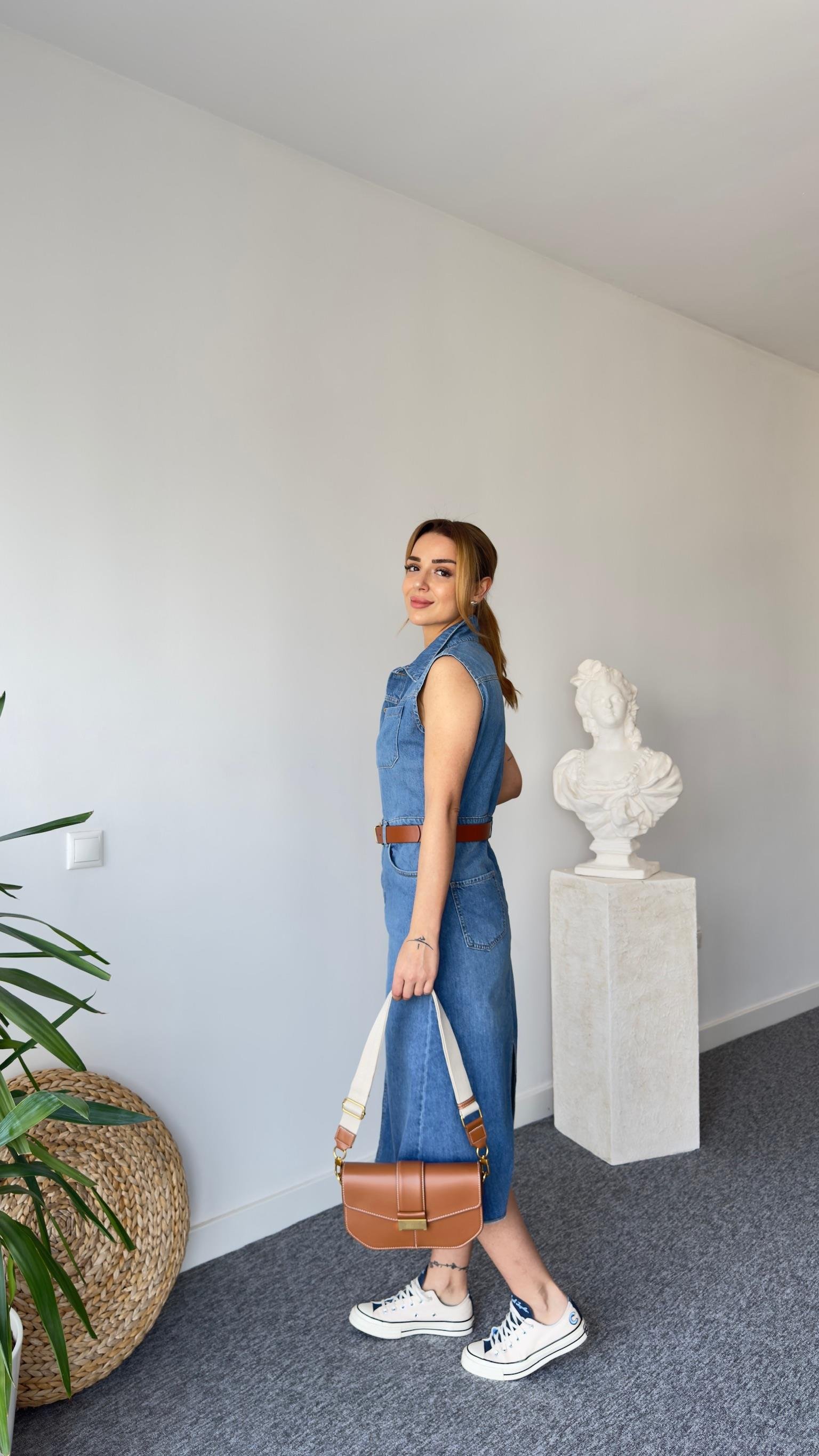 Kemerli Arka Yırtmaçlı Kolsuz Jean Elbise 
