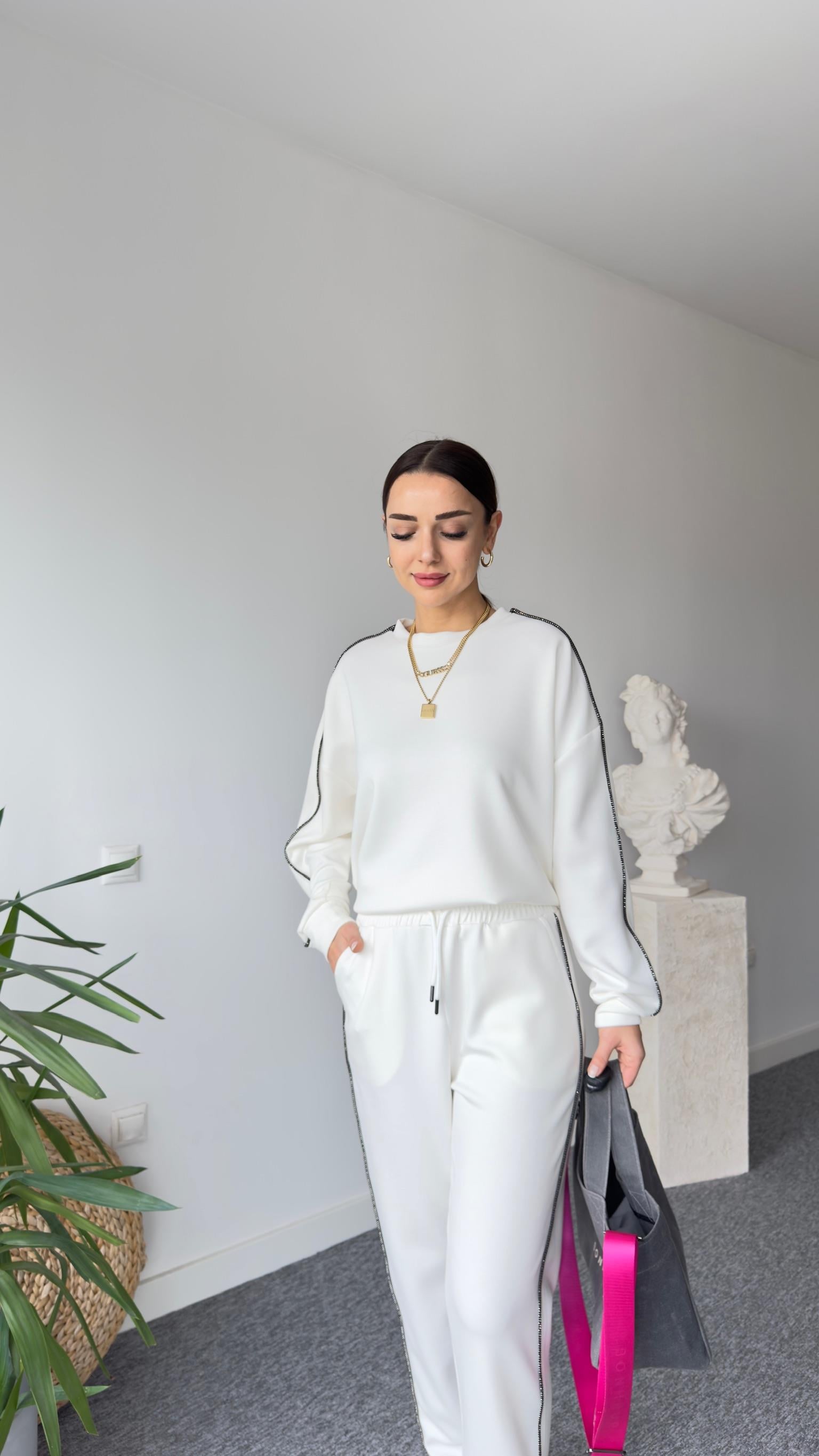 Taş Şerit Detaylı Beyaz Modal Takım