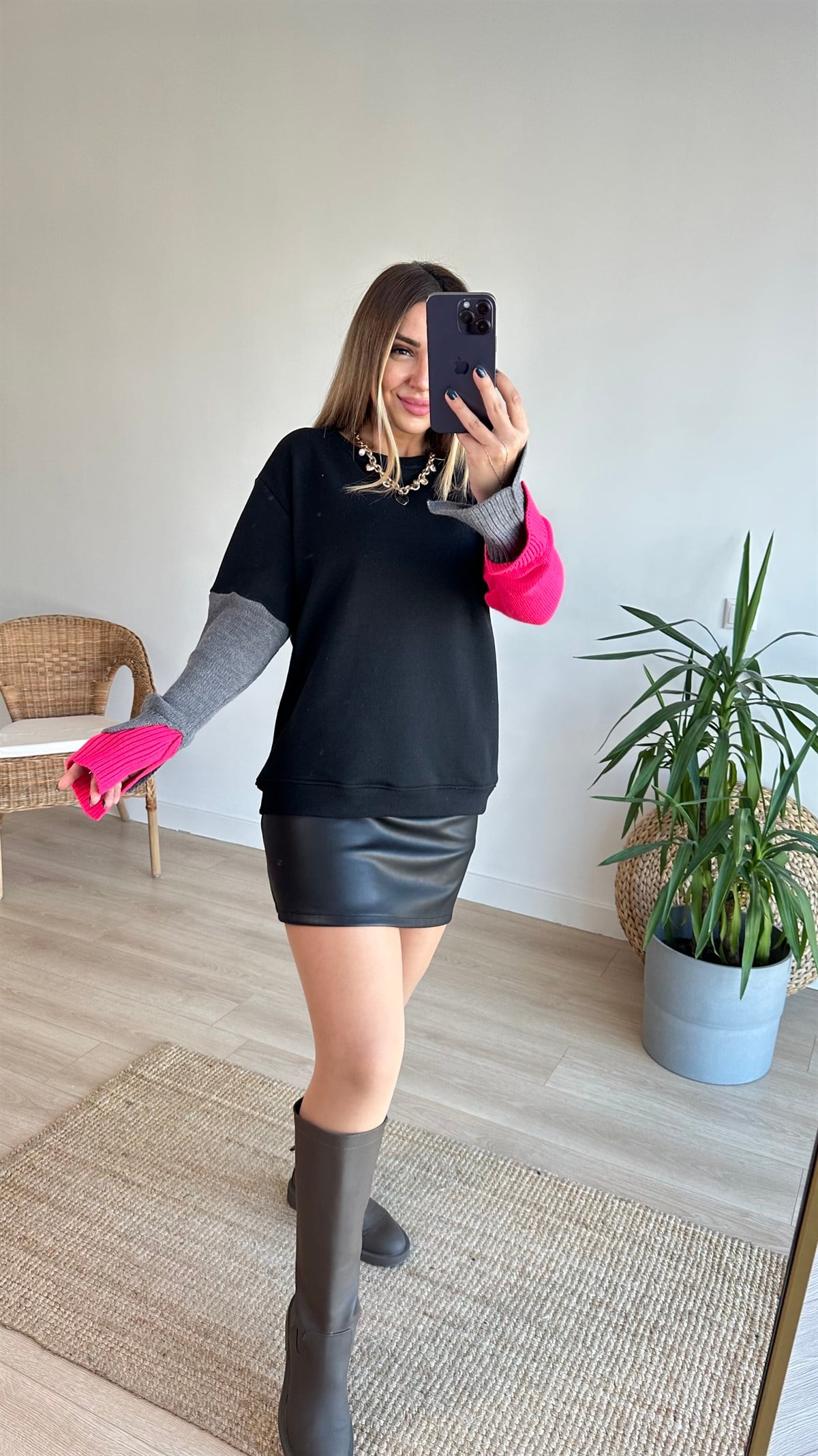 Kolları Triko Detaylı Siyah Sweatshirt