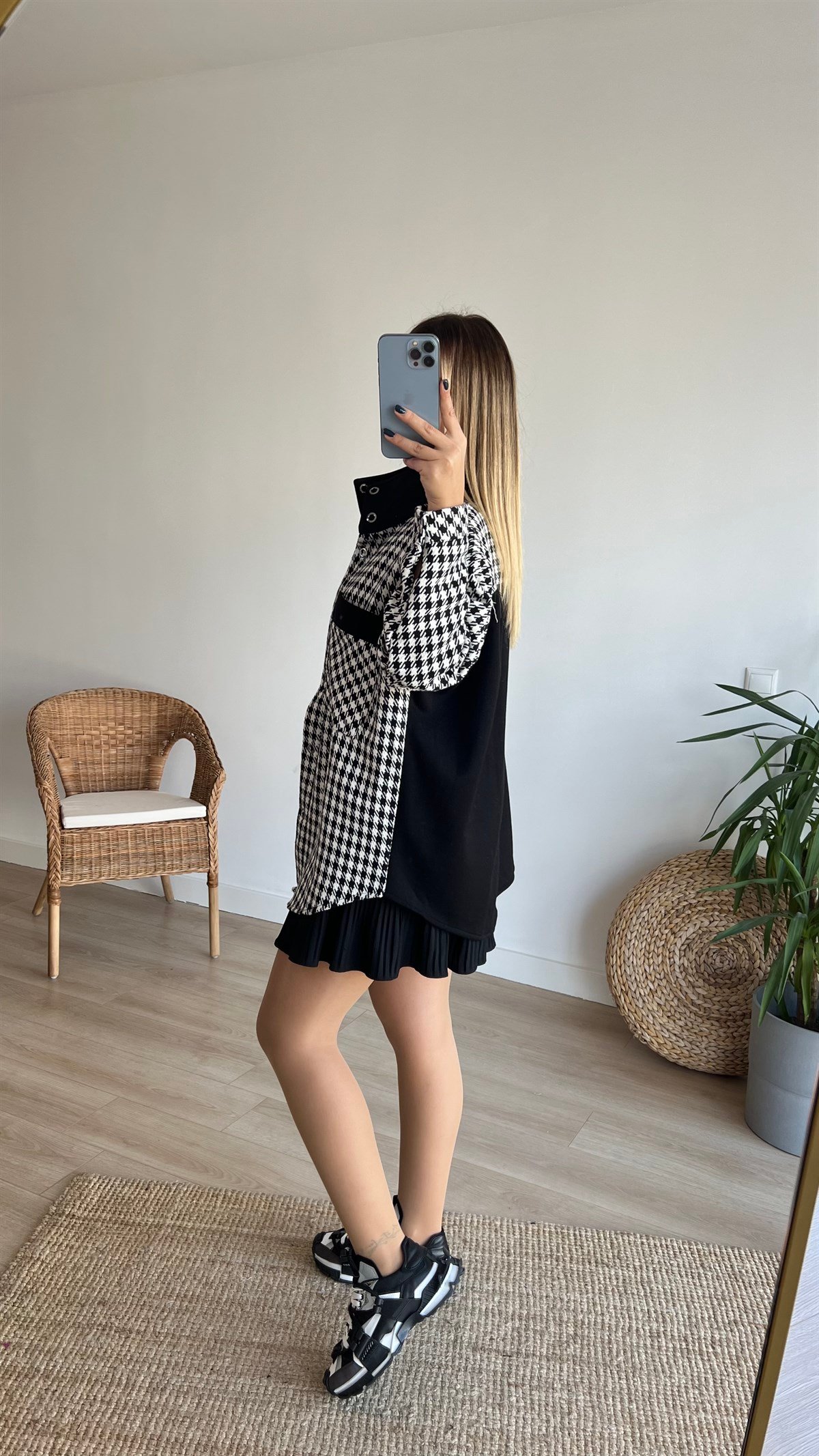 Harf Baskılı Siyah Ekoseli Ceket