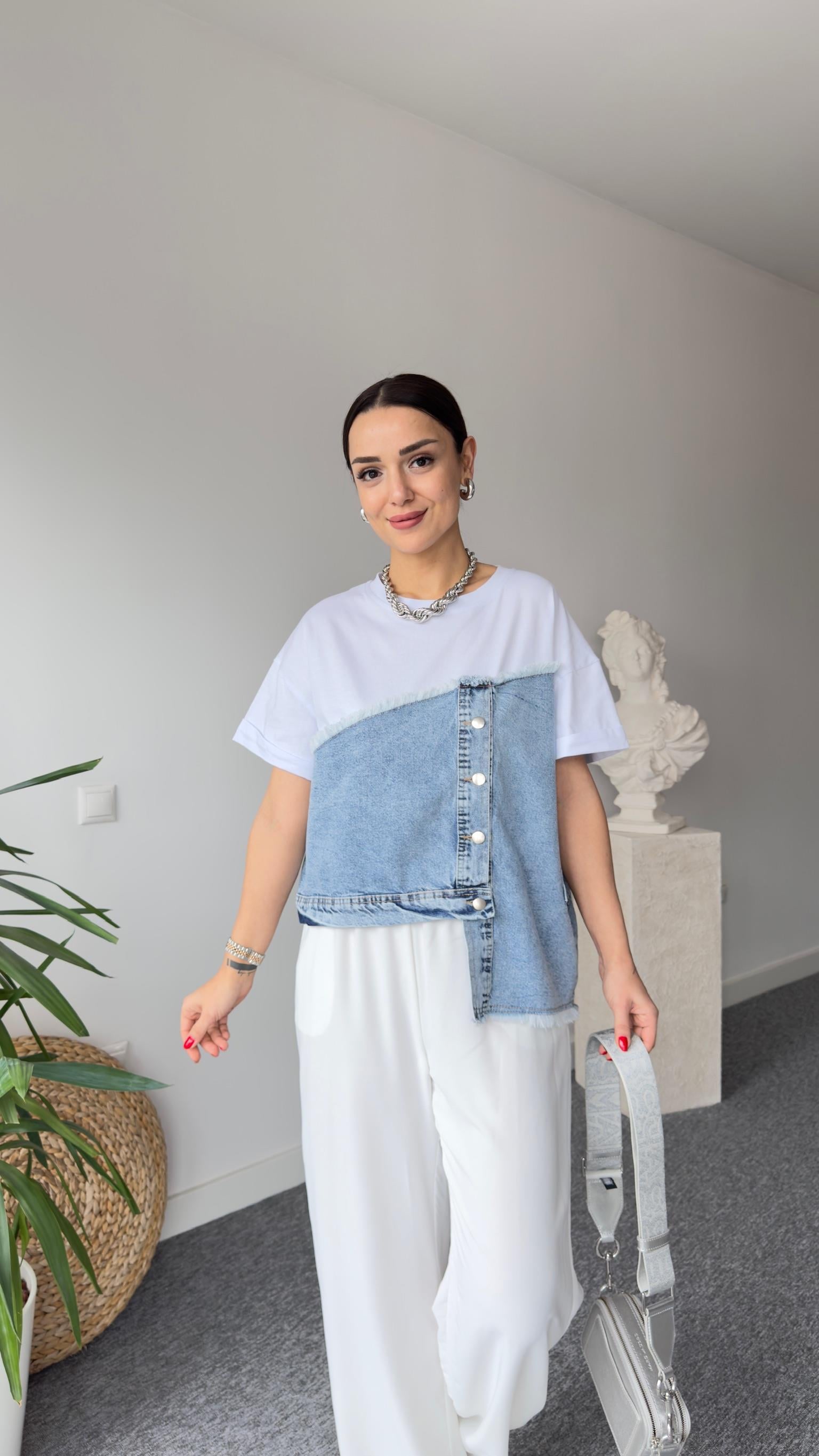 Asimetrik Kot Detaylı Beyaz Tshirt