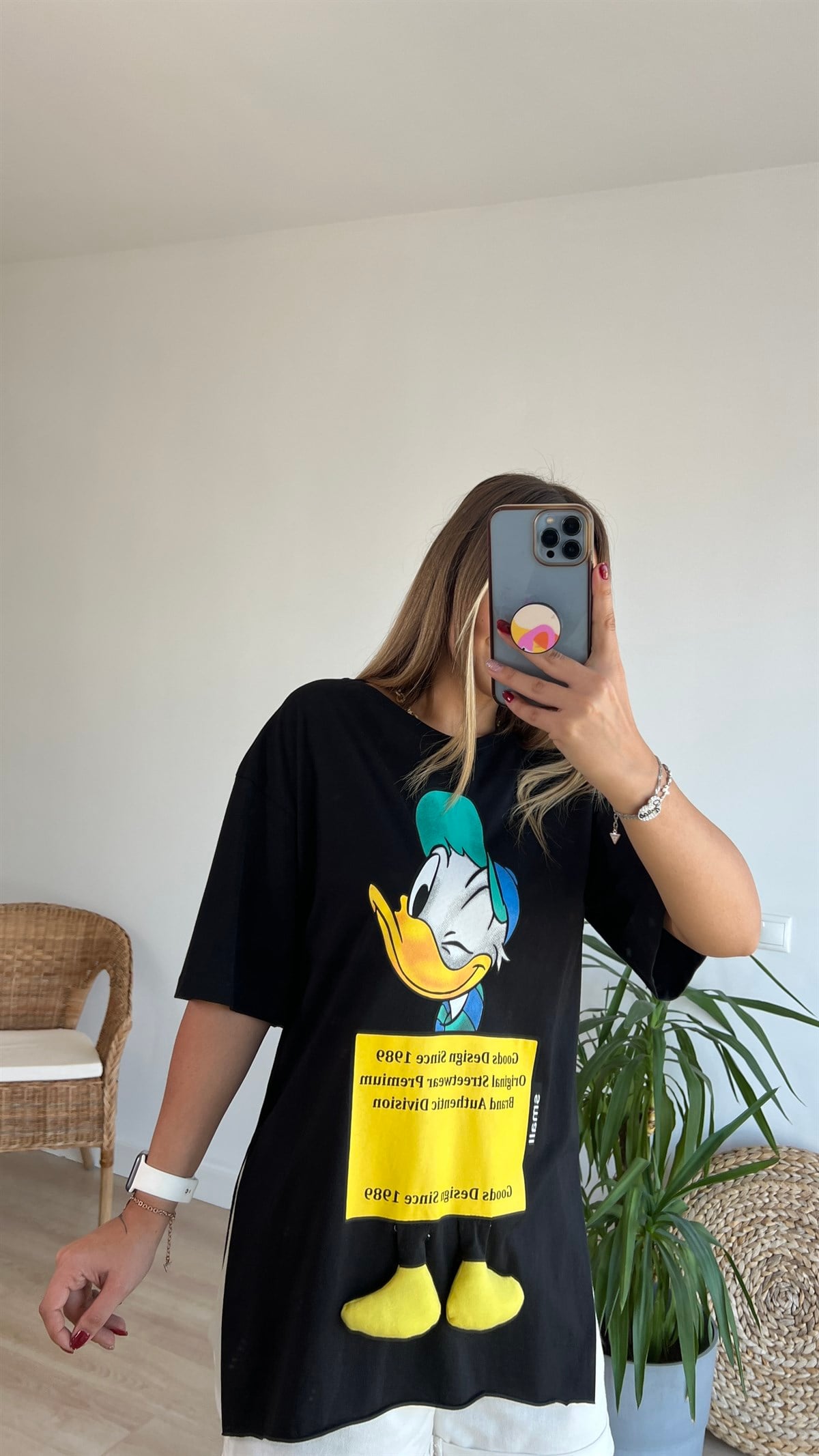 Donald Duck Baskı Aksesuar Detaylı Siyah Tshirt
