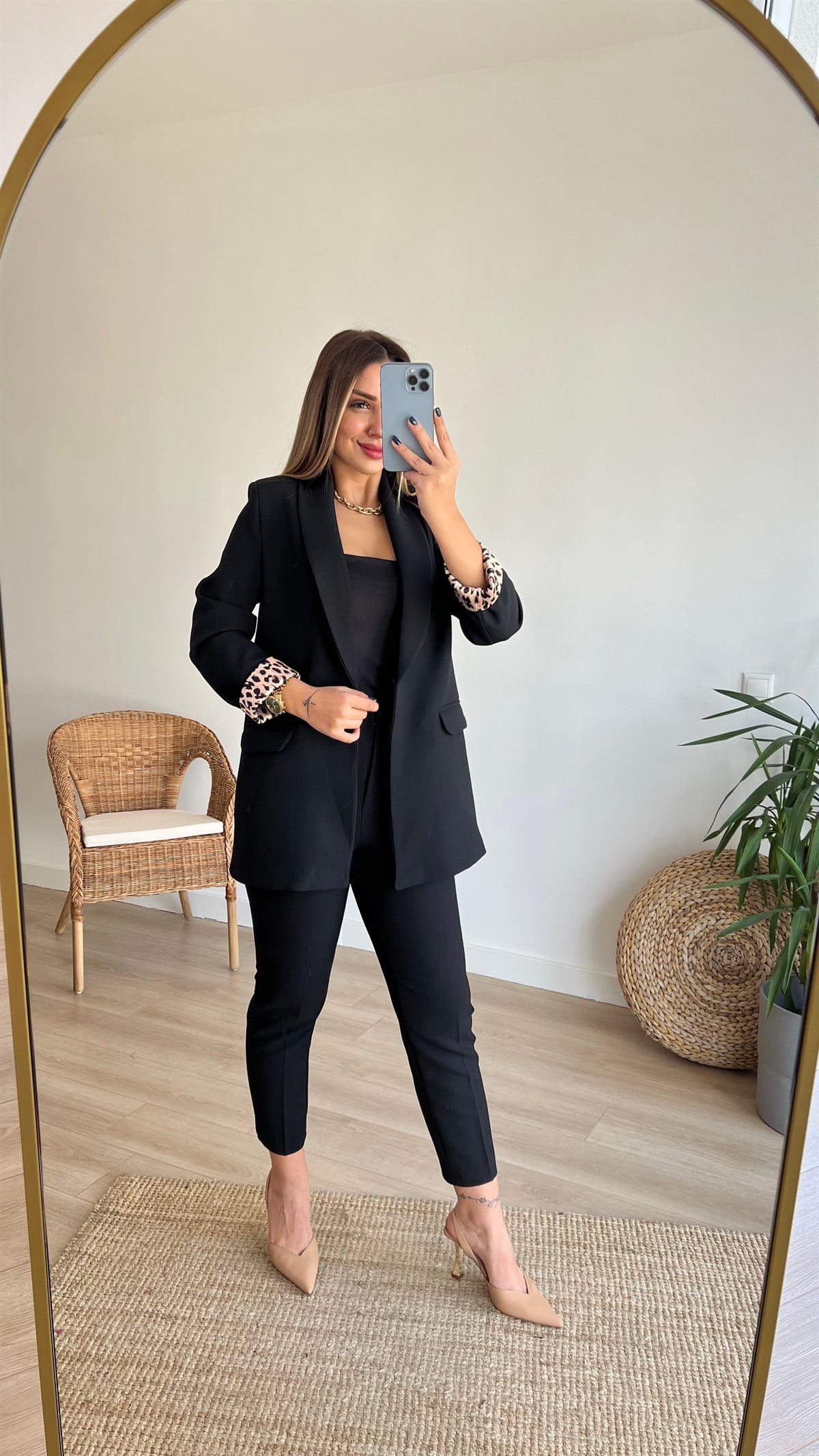 Leopar Astar Detaylı Siyah Ceket