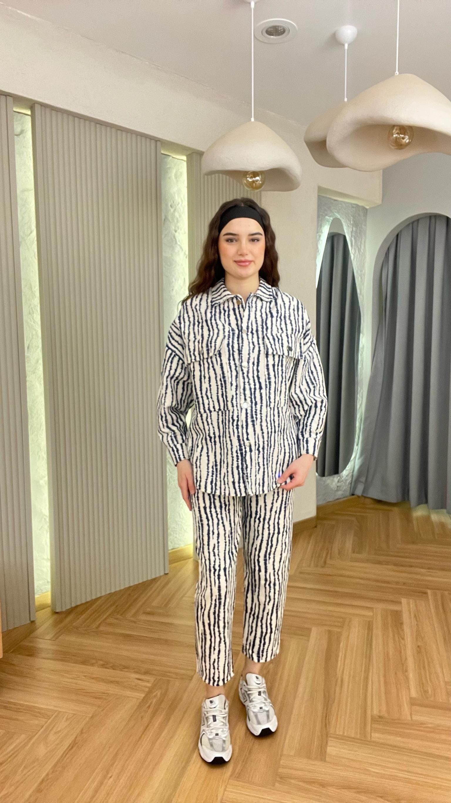 Mavi Desenli Ceket Pantolon Takım