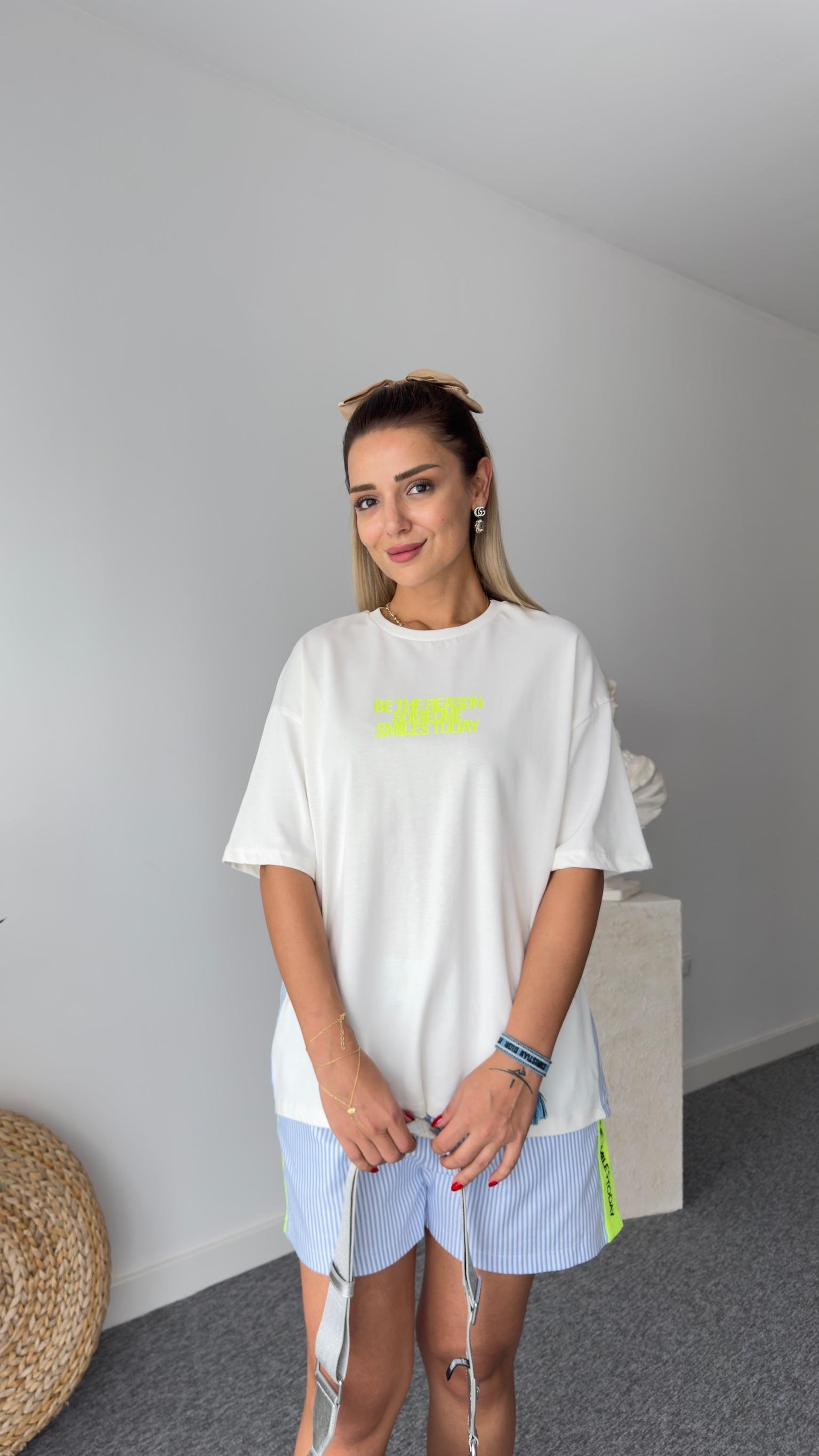Önü Neon Yazılı Poplin Detay Tshirt