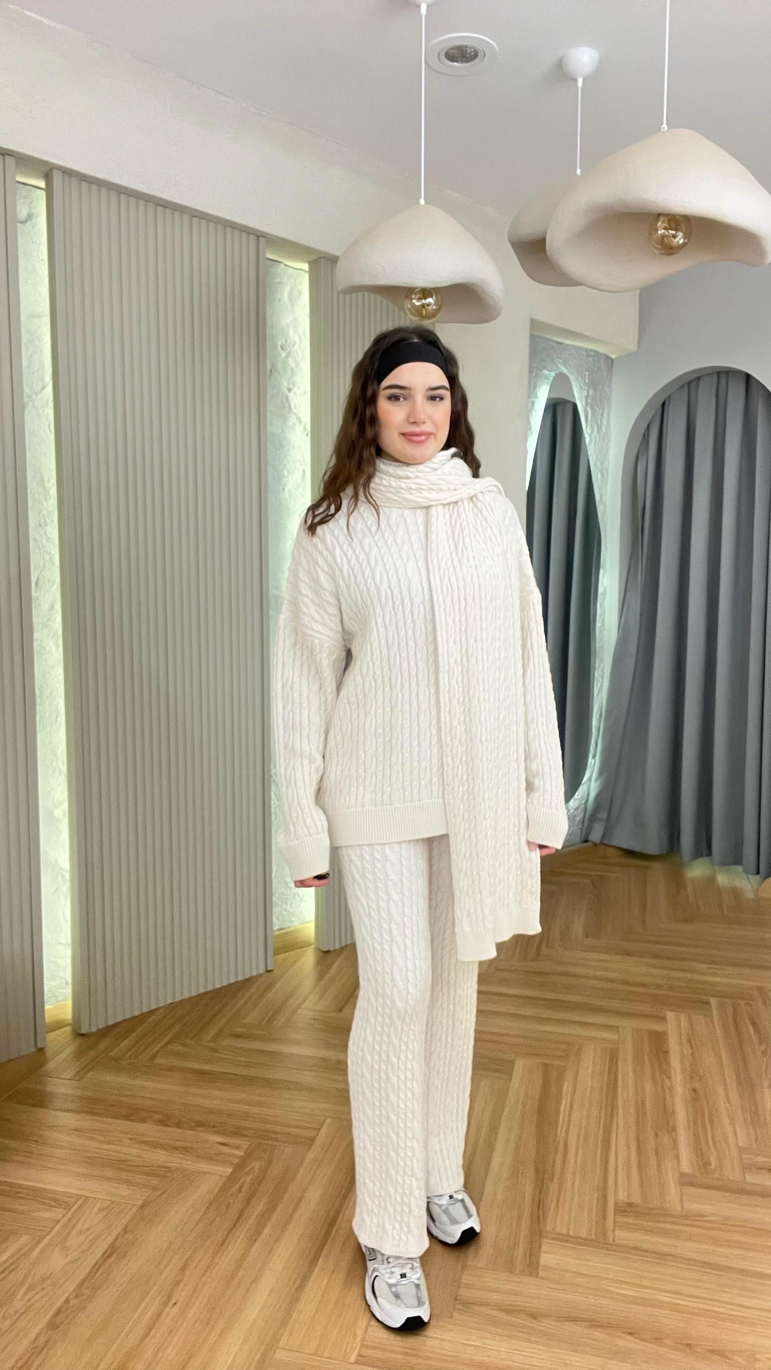 Ekru Atkılı Üçlü Triko Takım