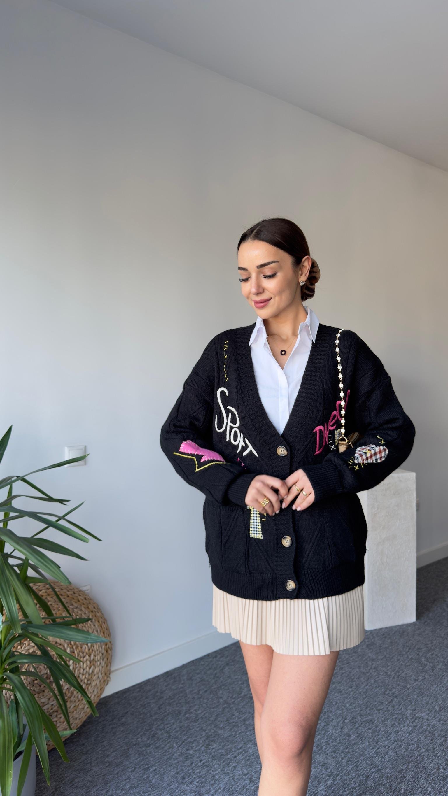 Gaze Nakış Detaylı Siyah Triko Hırka