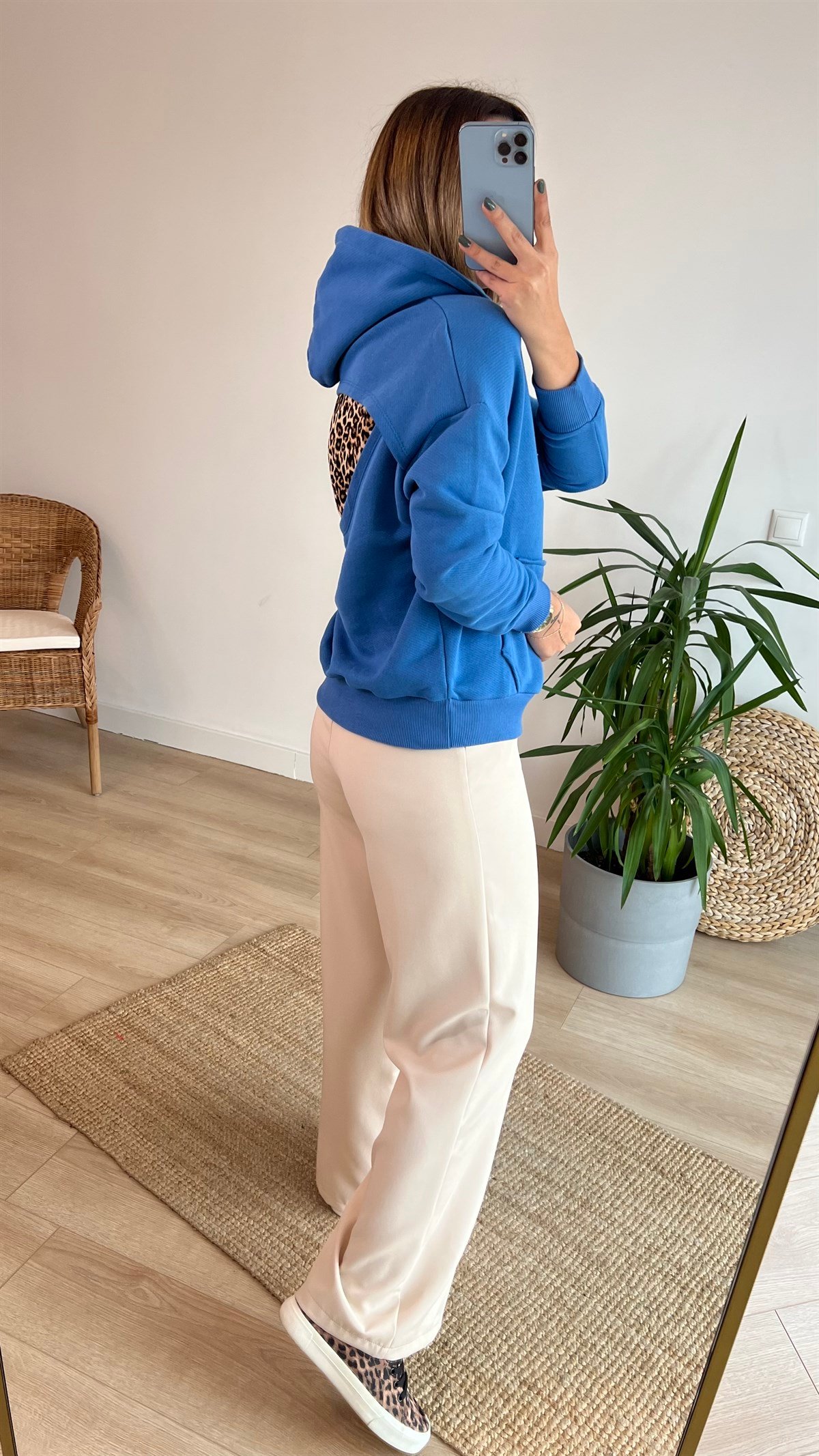 Sırtı Leopar Detay Kapüşonlu Mavi Sweatshirt