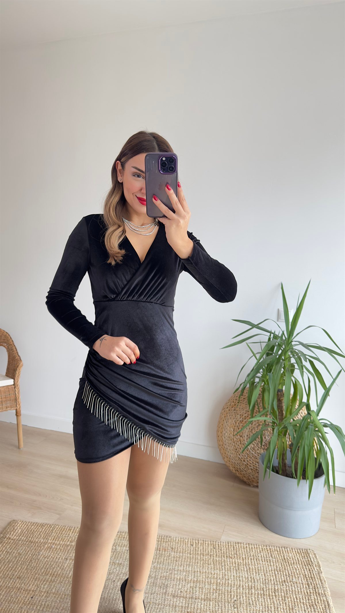 Taş Detaylı Siyah Kadife Elbise 